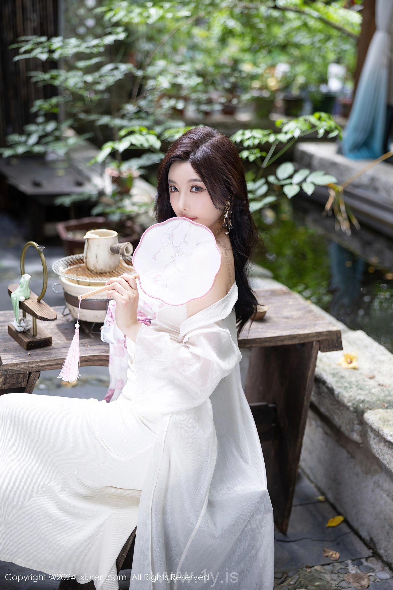 XIUREN(秀人网) No.8926 Delicate & Quiet Asian Vixen 杨晨晨Yome