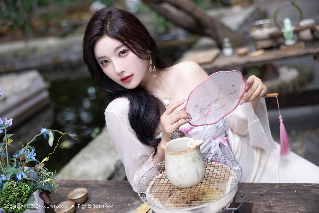 XIUREN(秀人网) No.8926 Delicate & Quiet Asian Vixen 杨晨晨Yome