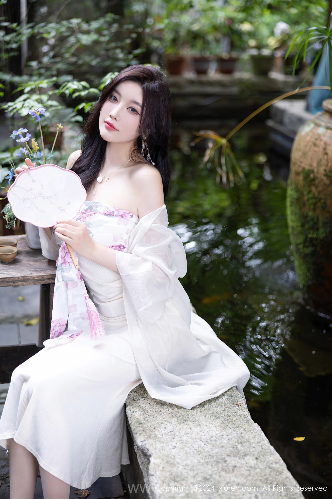 XIUREN(秀人网) No.8926 Delicate & Quiet Asian Vixen 杨晨晨Yome