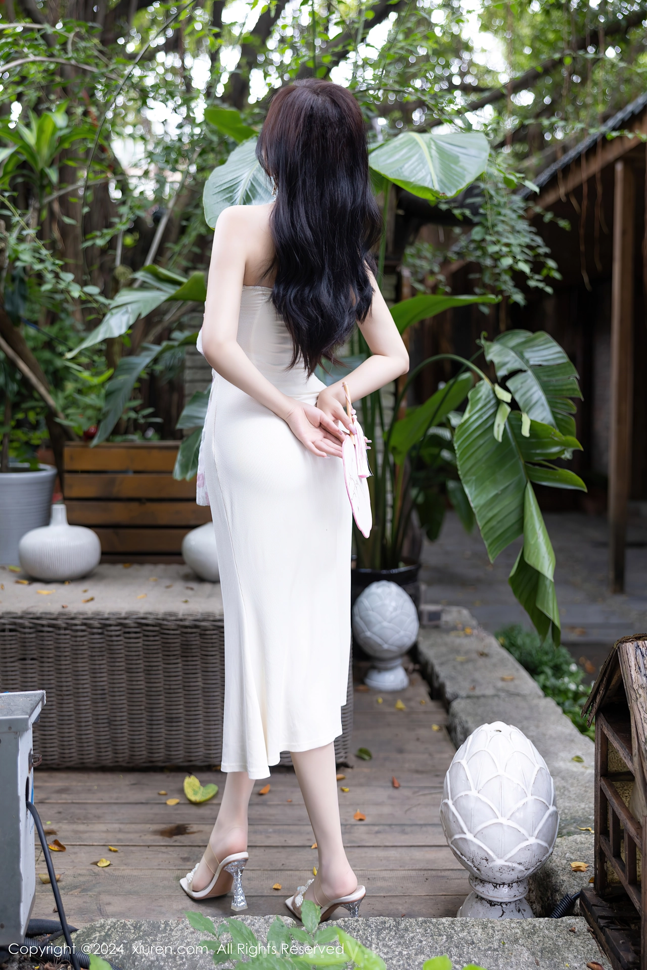 XIUREN(秀人网) No.8926 Delicate & Quiet Asian Vixen 杨晨晨Yome