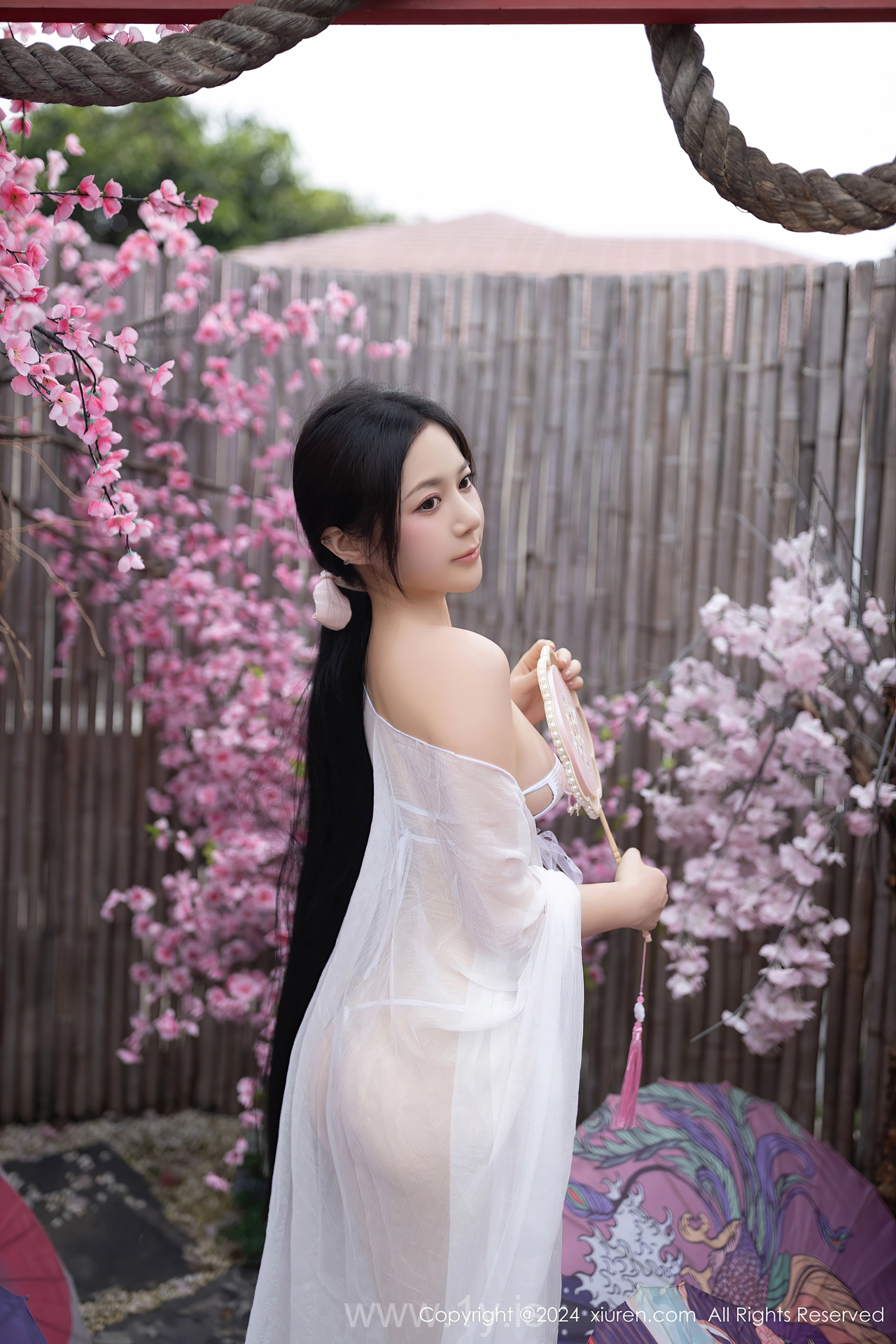 XIUREN(秀人网) No.8927 Fair Chinese Femme fatale 鱼子酱Fish