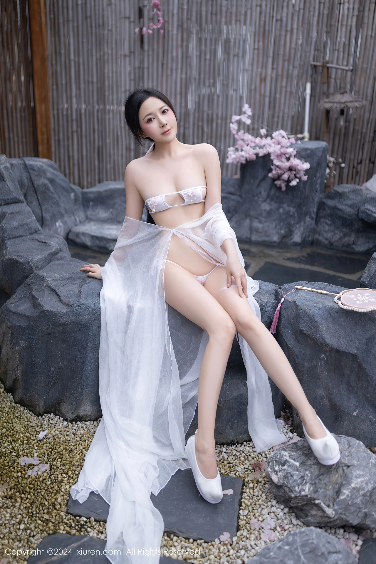 XIUREN(秀人网) No.8927 Fair Chinese Femme fatale 鱼子酱Fish