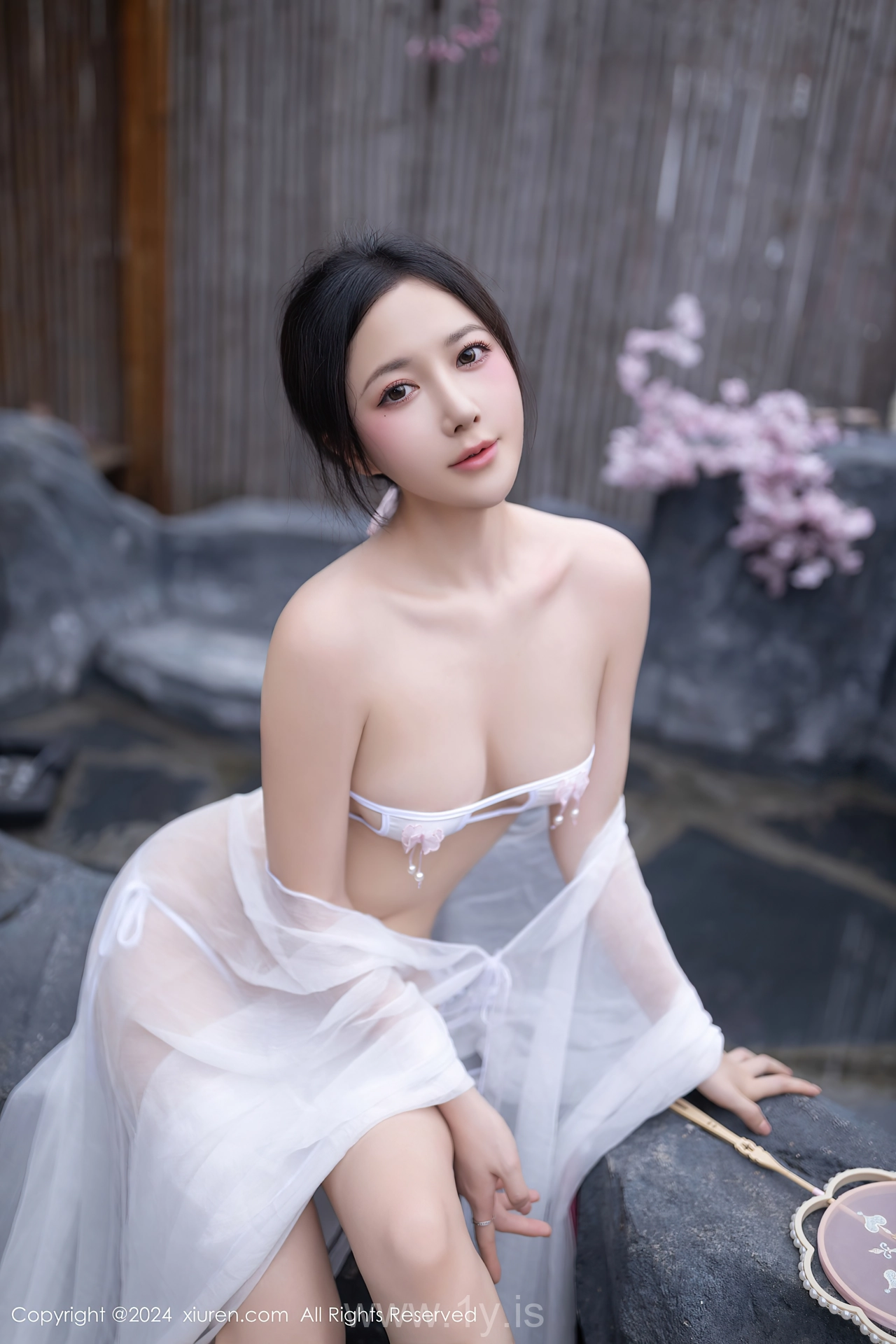 XIUREN(秀人网) No.8927 Fair Chinese Femme fatale 鱼子酱Fish