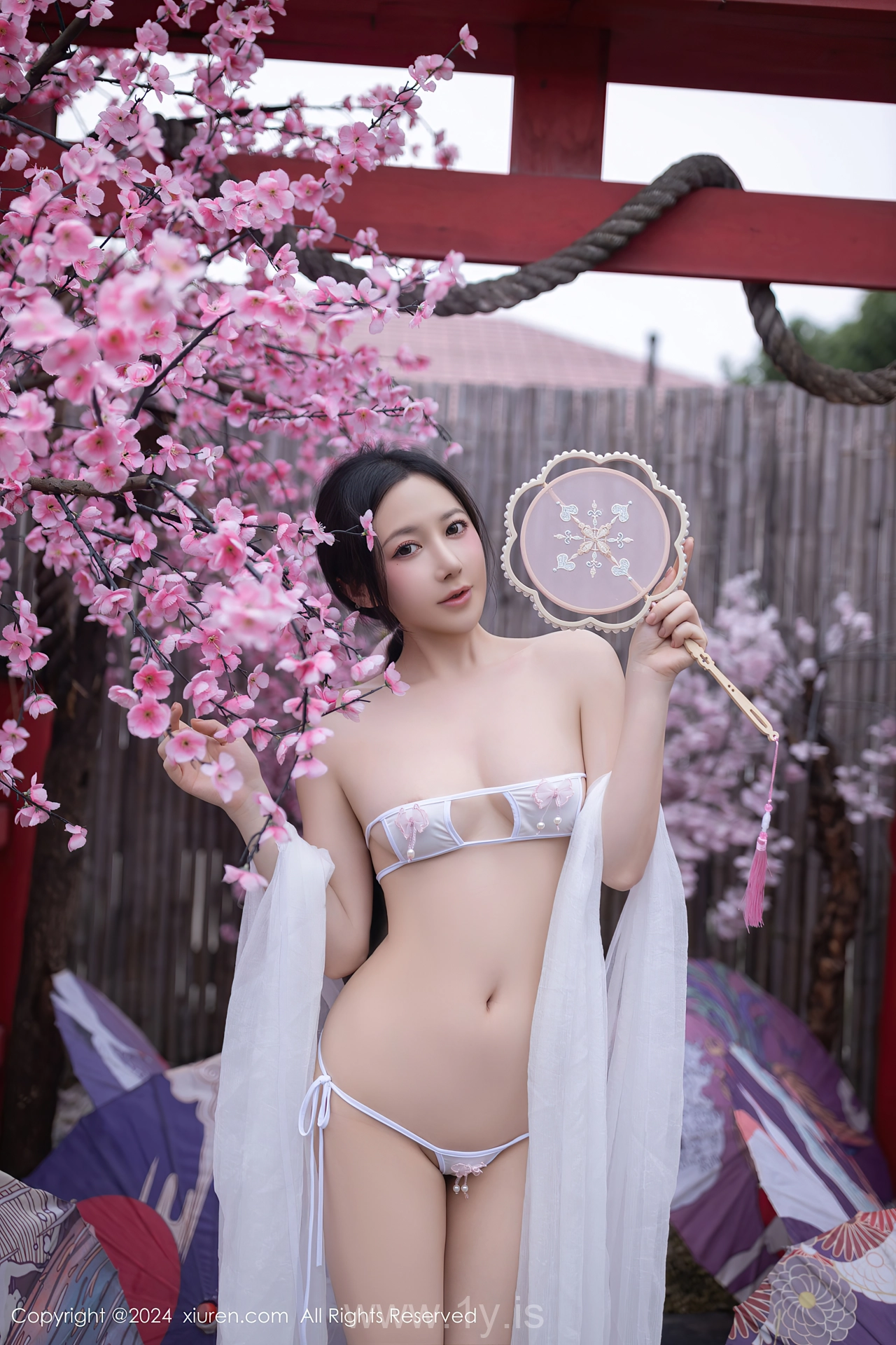 XIUREN(秀人网) No.8927 Fair Chinese Femme fatale 鱼子酱Fish