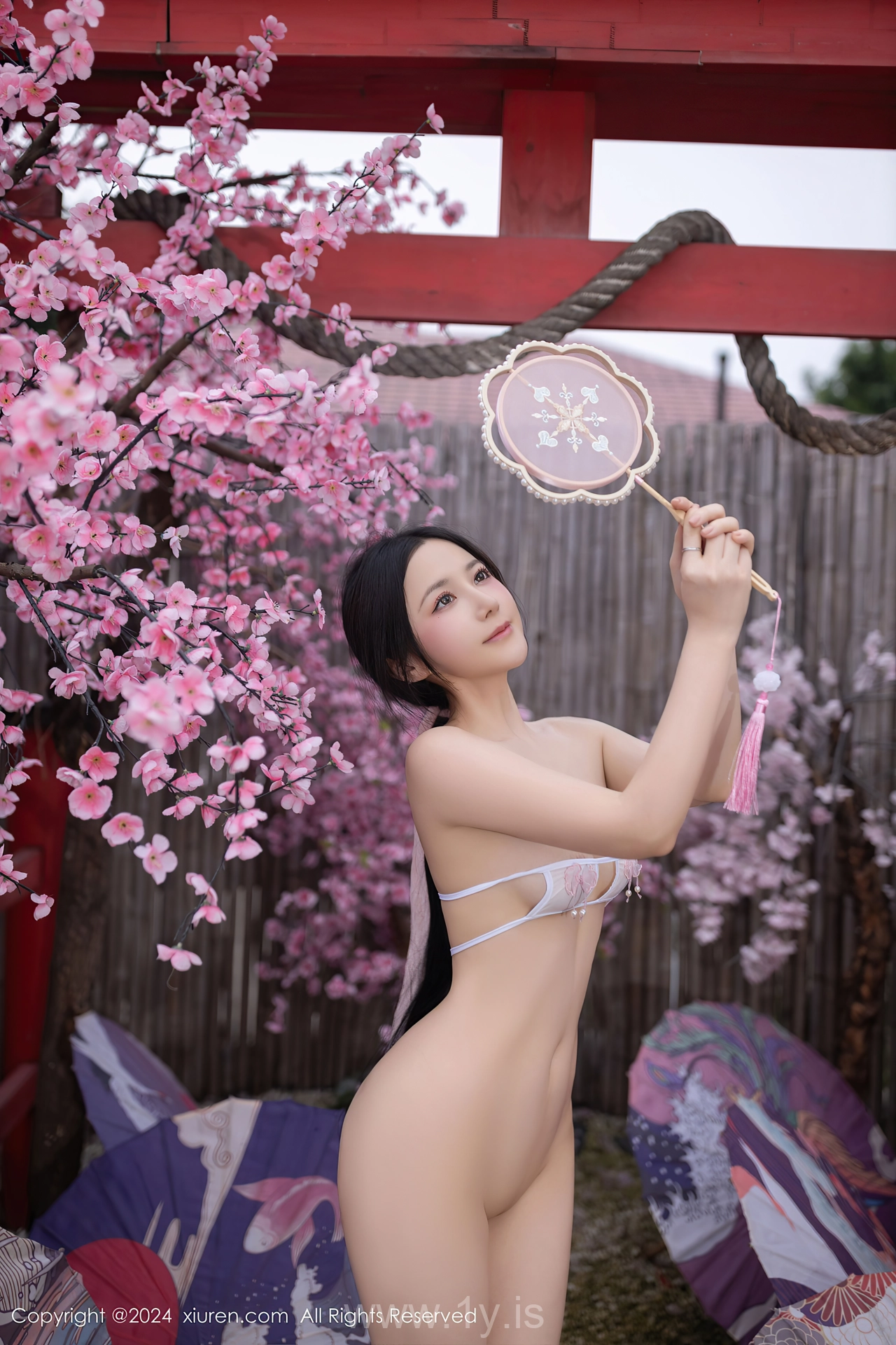 XIUREN(秀人网) No.8927 Fair Chinese Femme fatale 鱼子酱Fish