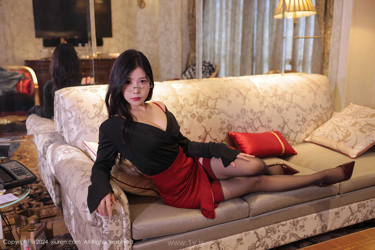 XIUREN(秀人网) No.8931 Stunning & Pretty Chinese Rose 尹甜甜