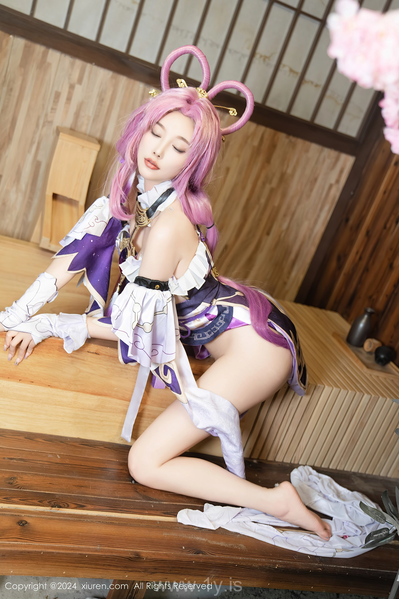 XIUREN(秀人网) No.8943 Sexy & Quiet Asian Chick 杨晨晨Yome