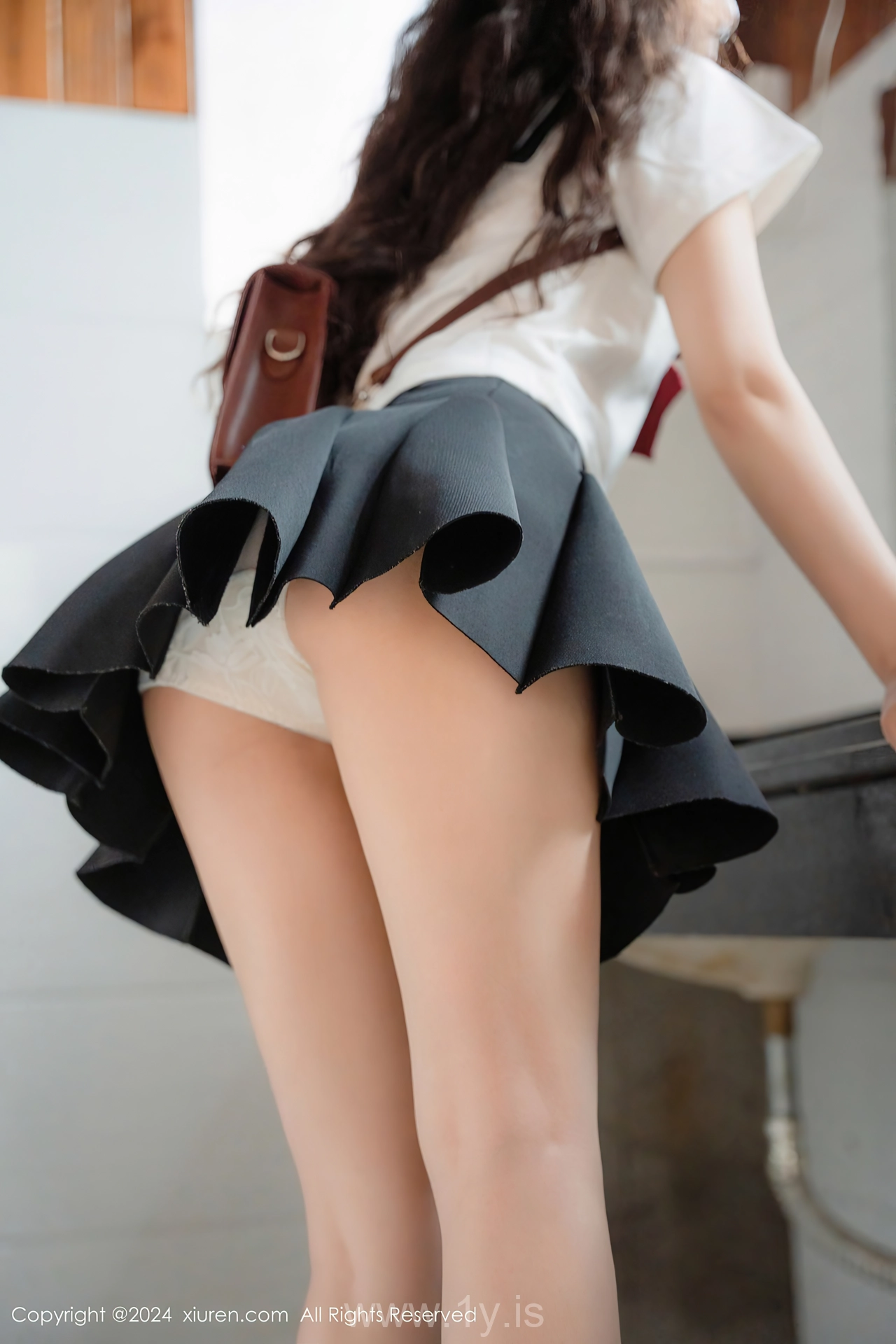 XIUREN(秀人网) No.8948 Classy & Sophisticated Asian Rose 拍黄瓜girl