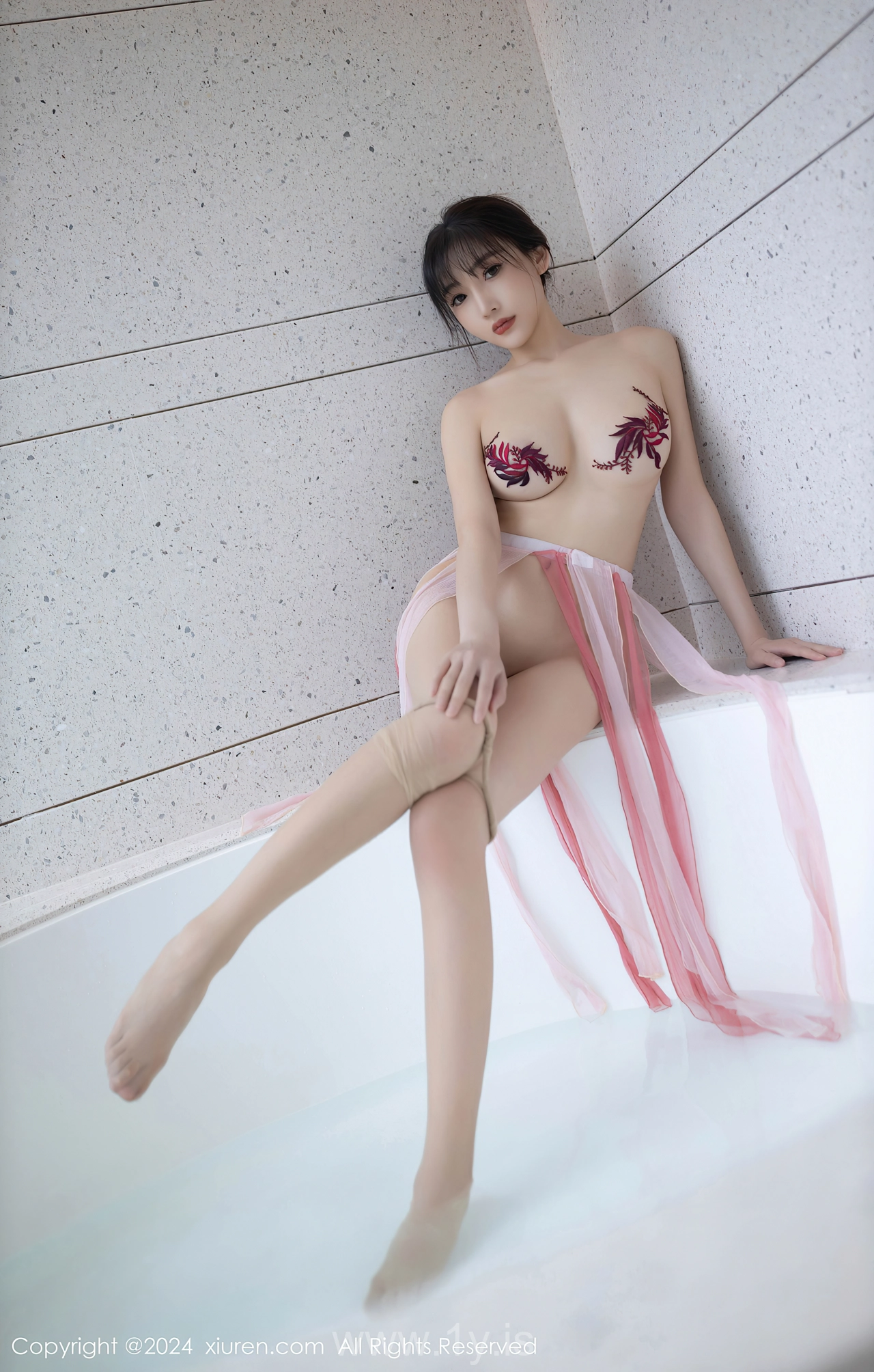 XIUREN(秀人网) No.8954 Luminous & Beautiful Asian Women 陆萱萱