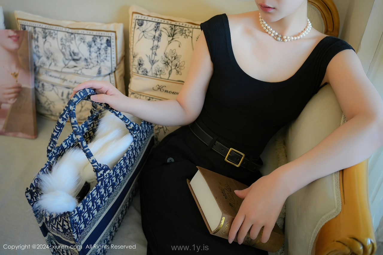 XIUREN(秀人网) No.8955 Decent & Playful Chinese Vixen 喵喵JOJO