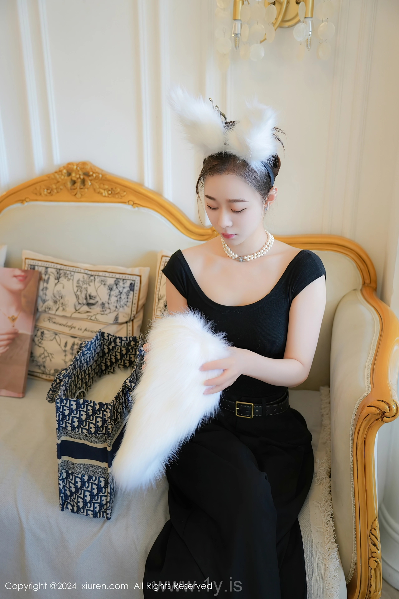 XIUREN(秀人网) No.8955 Decent & Playful Chinese Vixen 喵喵JOJO