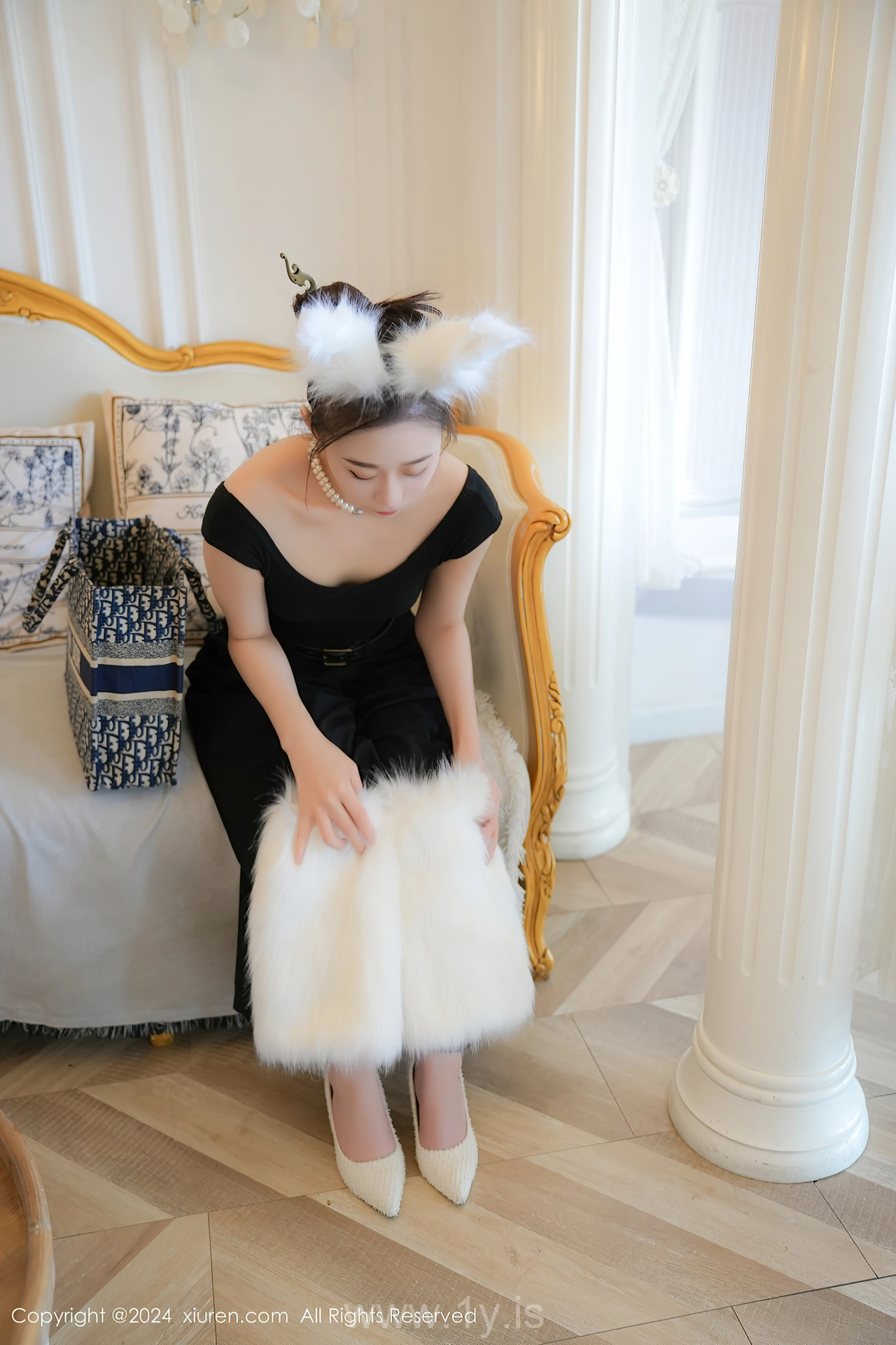 XIUREN(秀人网) No.8955 Decent & Playful Chinese Vixen 喵喵JOJO