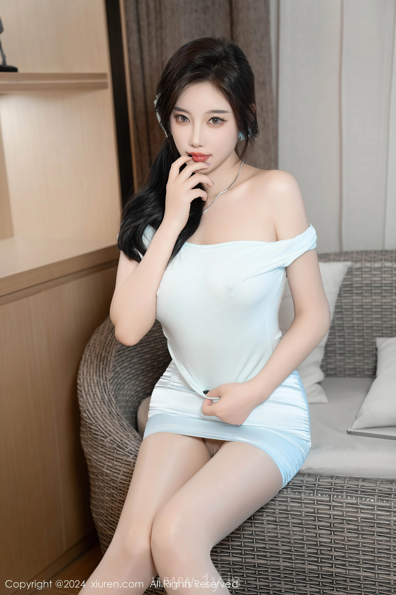 XIUREN(秀人网) No.8960 Enigmatic & Mesmerizing Asian Rara Avis 杨晨晨Yome