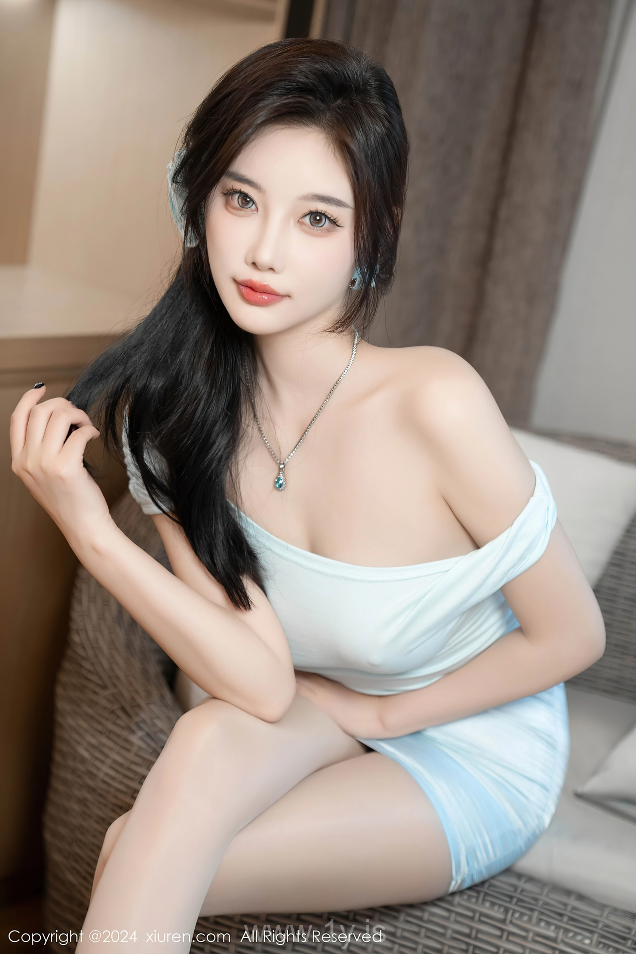 XIUREN(秀人网) No.8960 Enigmatic & Mesmerizing Asian Rara Avis 杨晨晨Yome