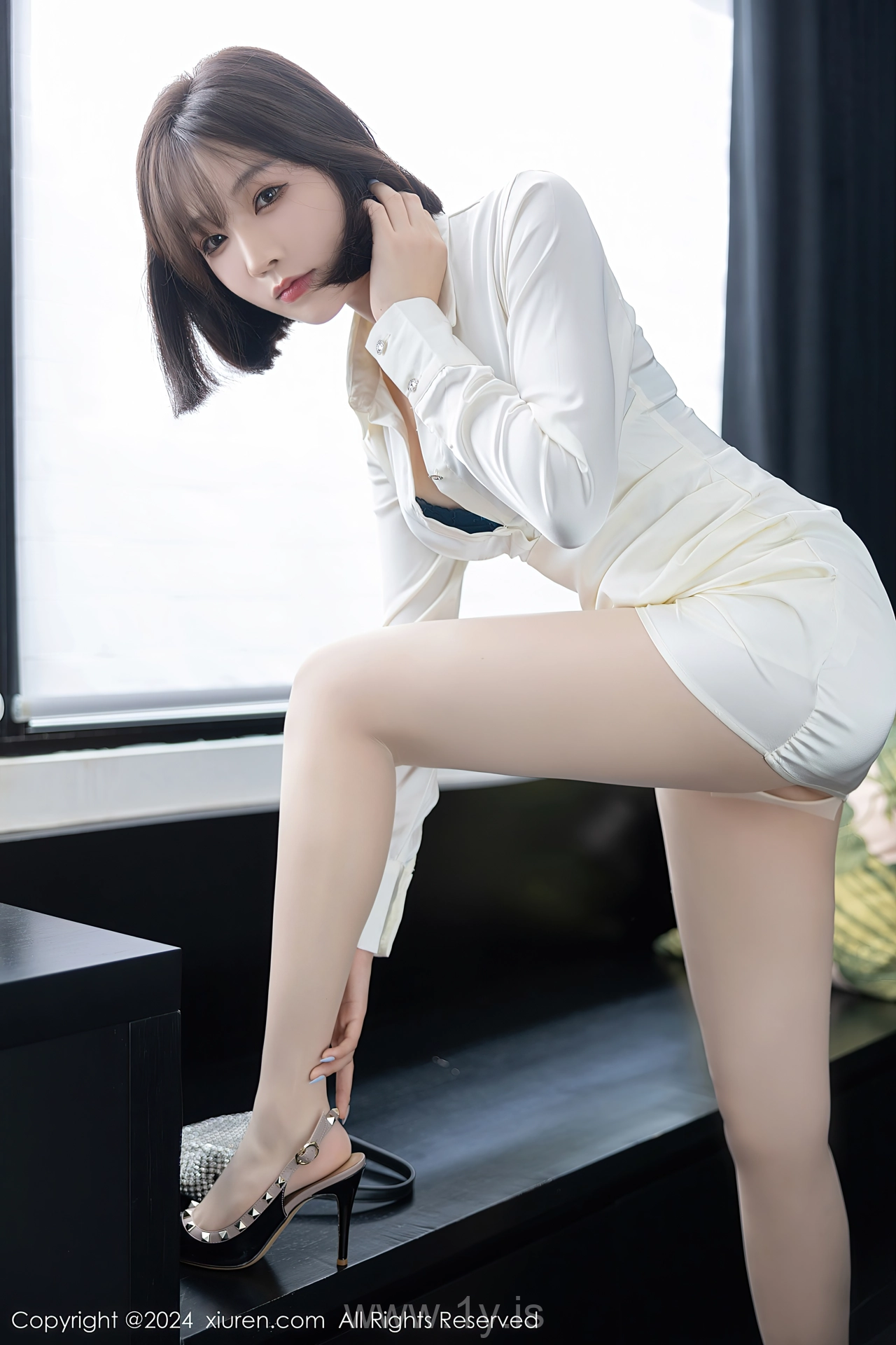 XIUREN(秀人网) No.8963 Bewitching & Innocent Asian Model 徐莉芝Booty