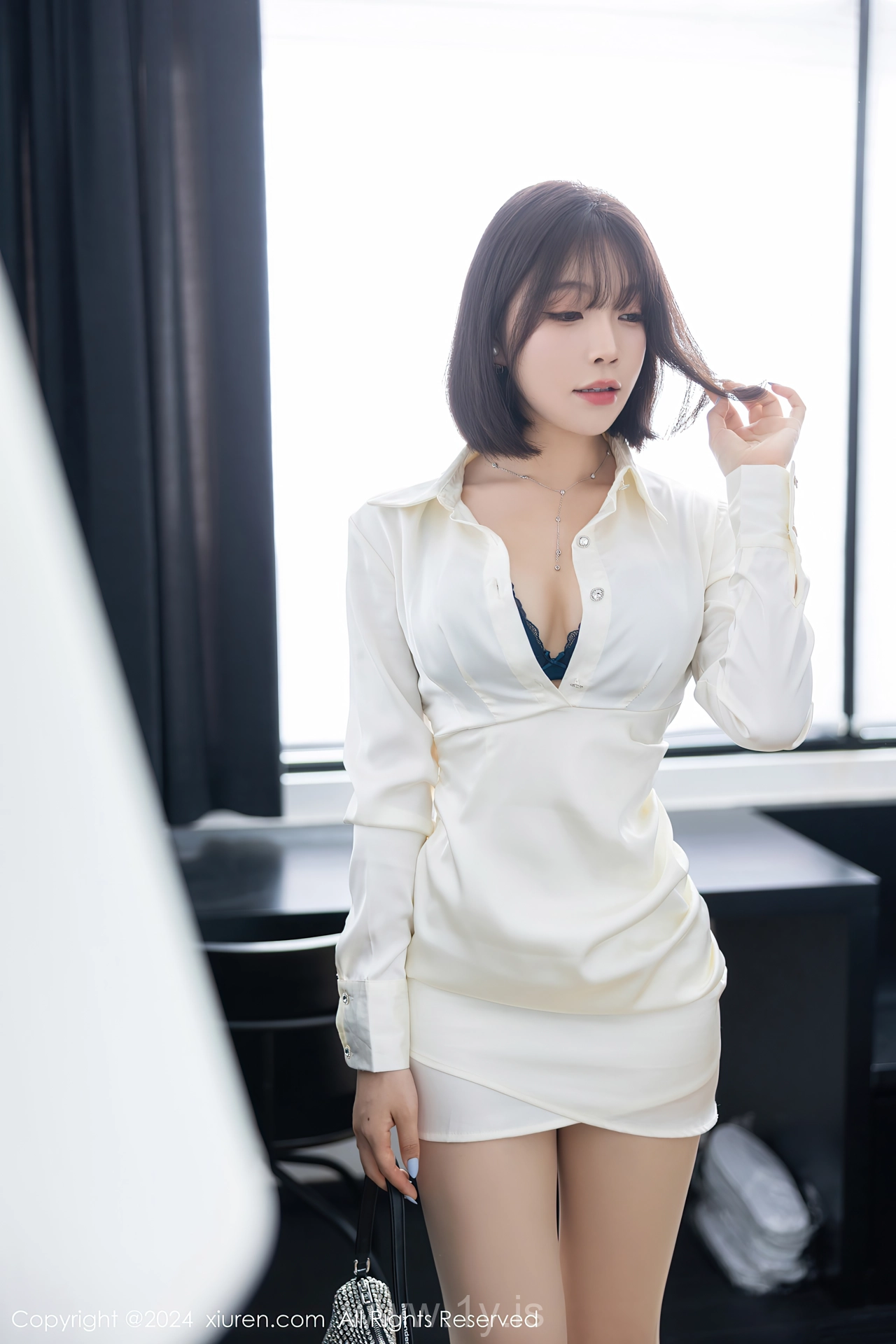 XIUREN(秀人网) No.8963 Bewitching & Innocent Asian Model 徐莉芝Booty