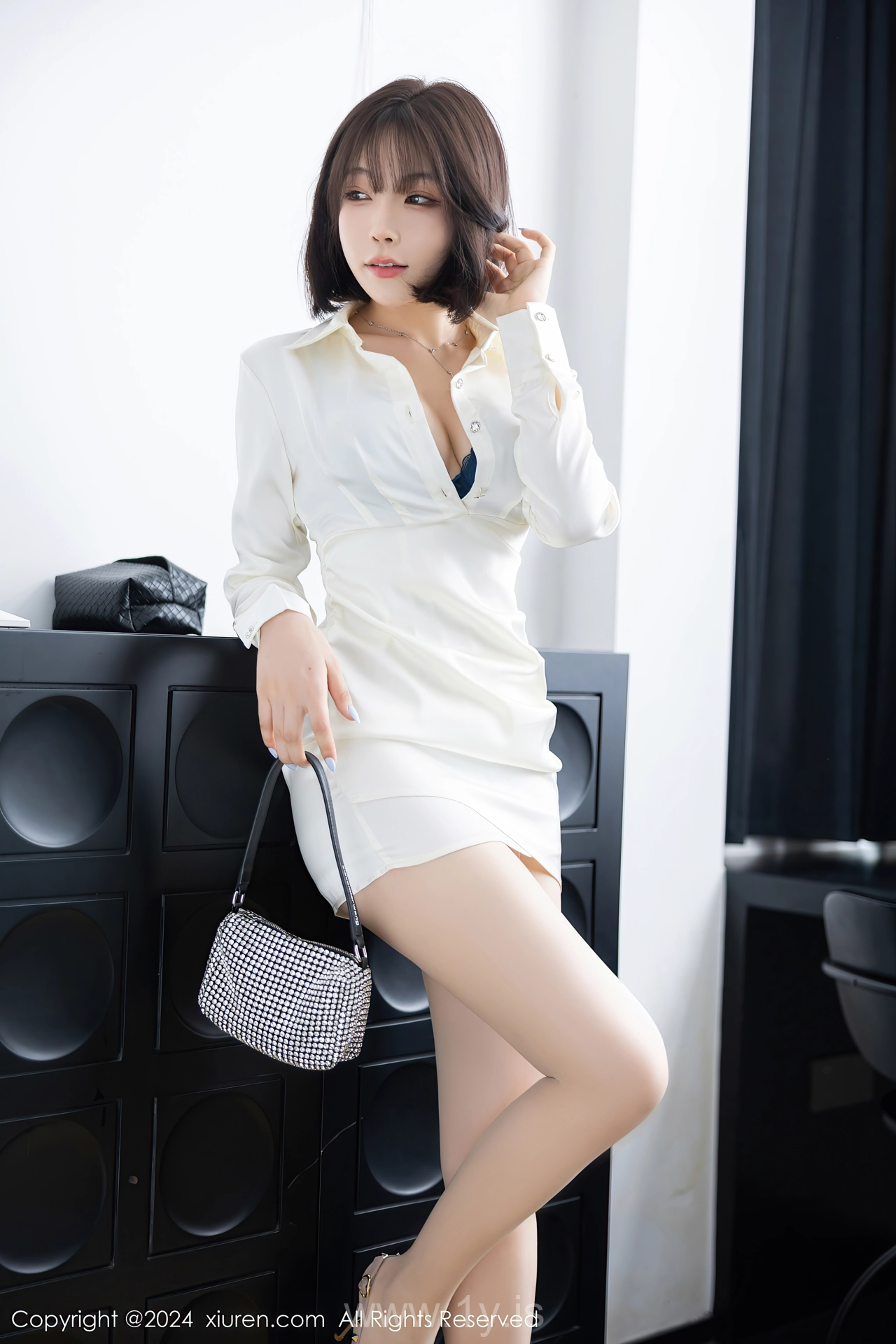 XIUREN(秀人网) No.8963 Bewitching & Innocent Asian Model 徐莉芝Booty