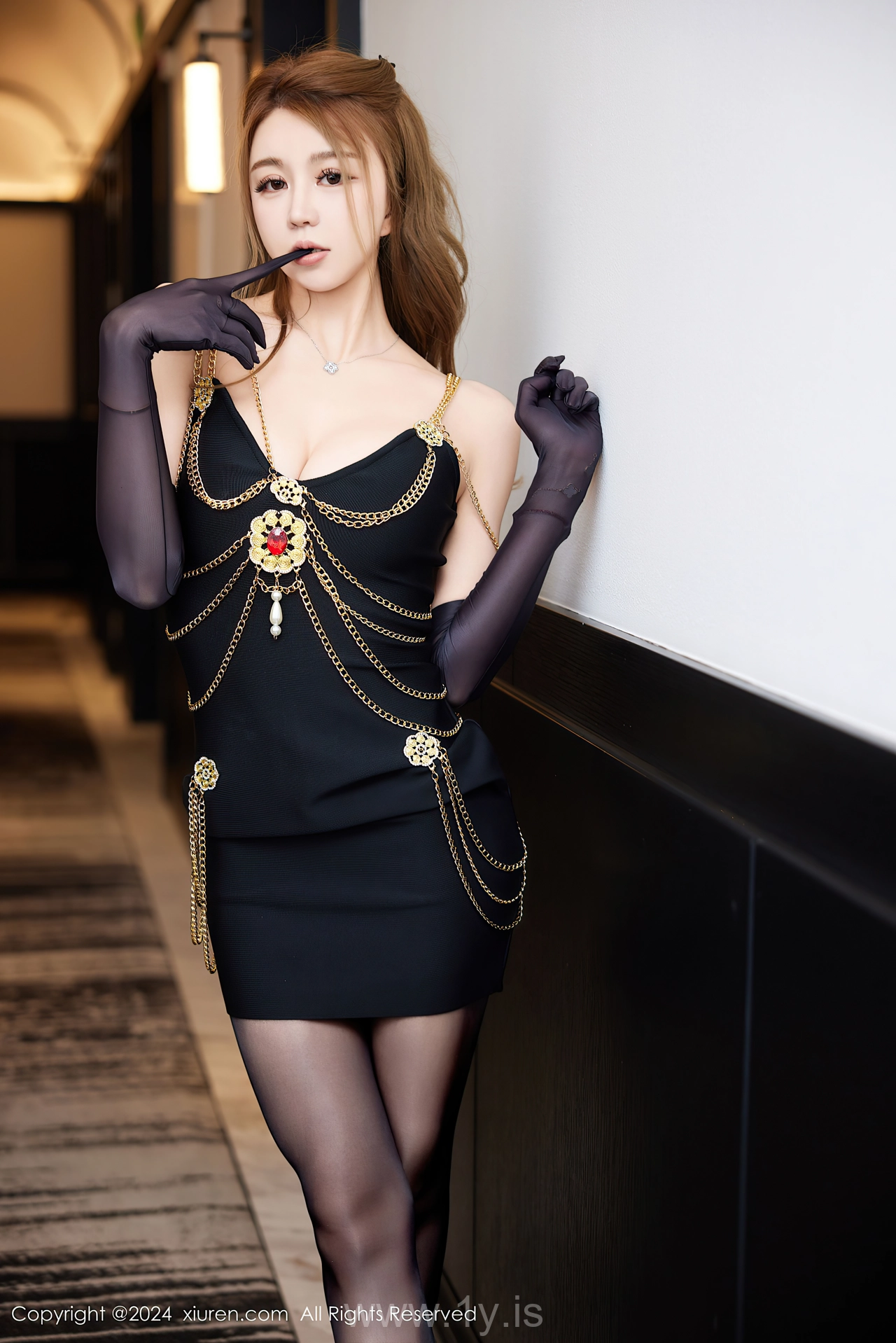 XIUREN(秀人网) No.8968 Charismatic & Stylish Asian Belle Zoe柚柚