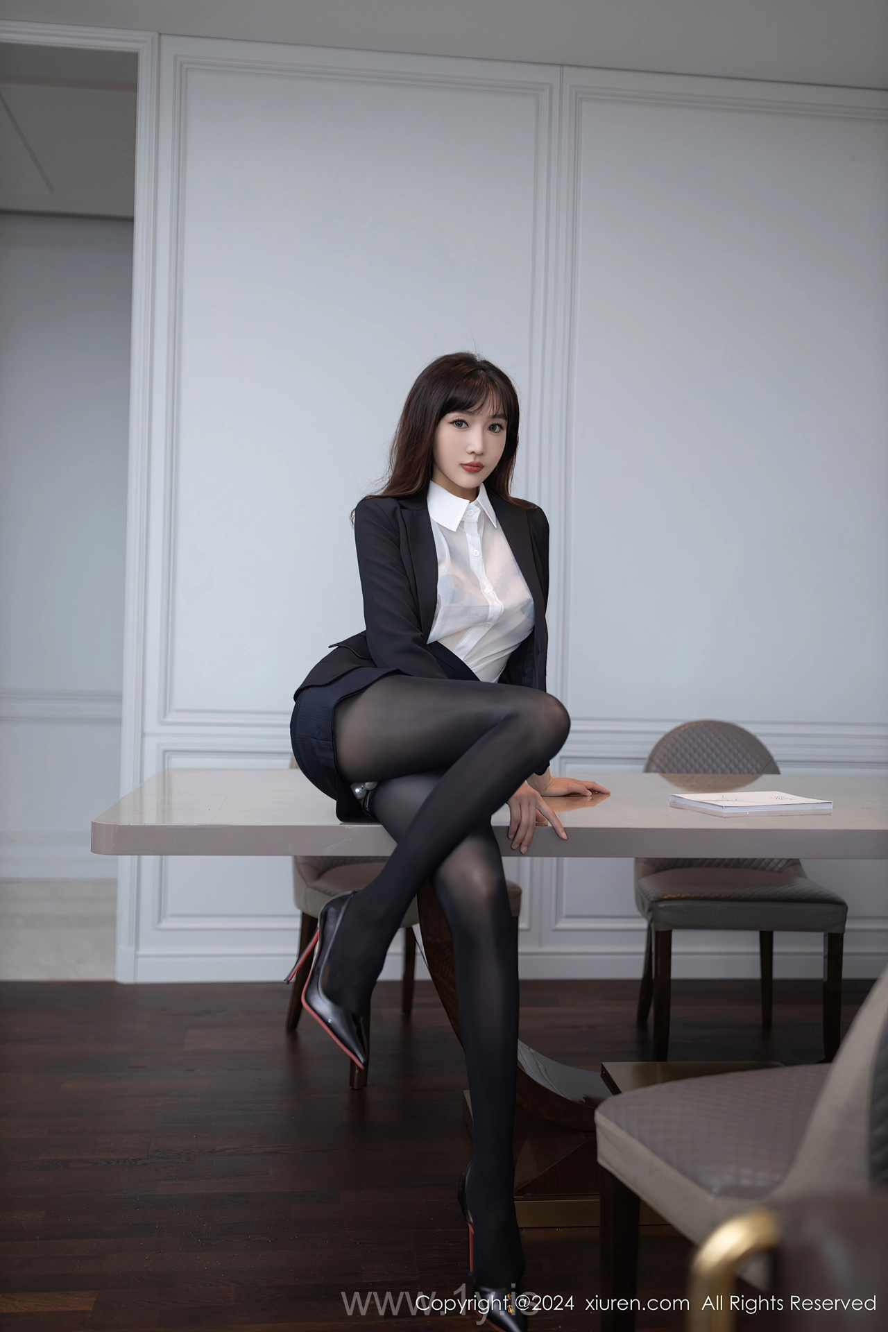 XIUREN(秀人网) No.8988 Pretty Chinese Maiden 陆萱萱