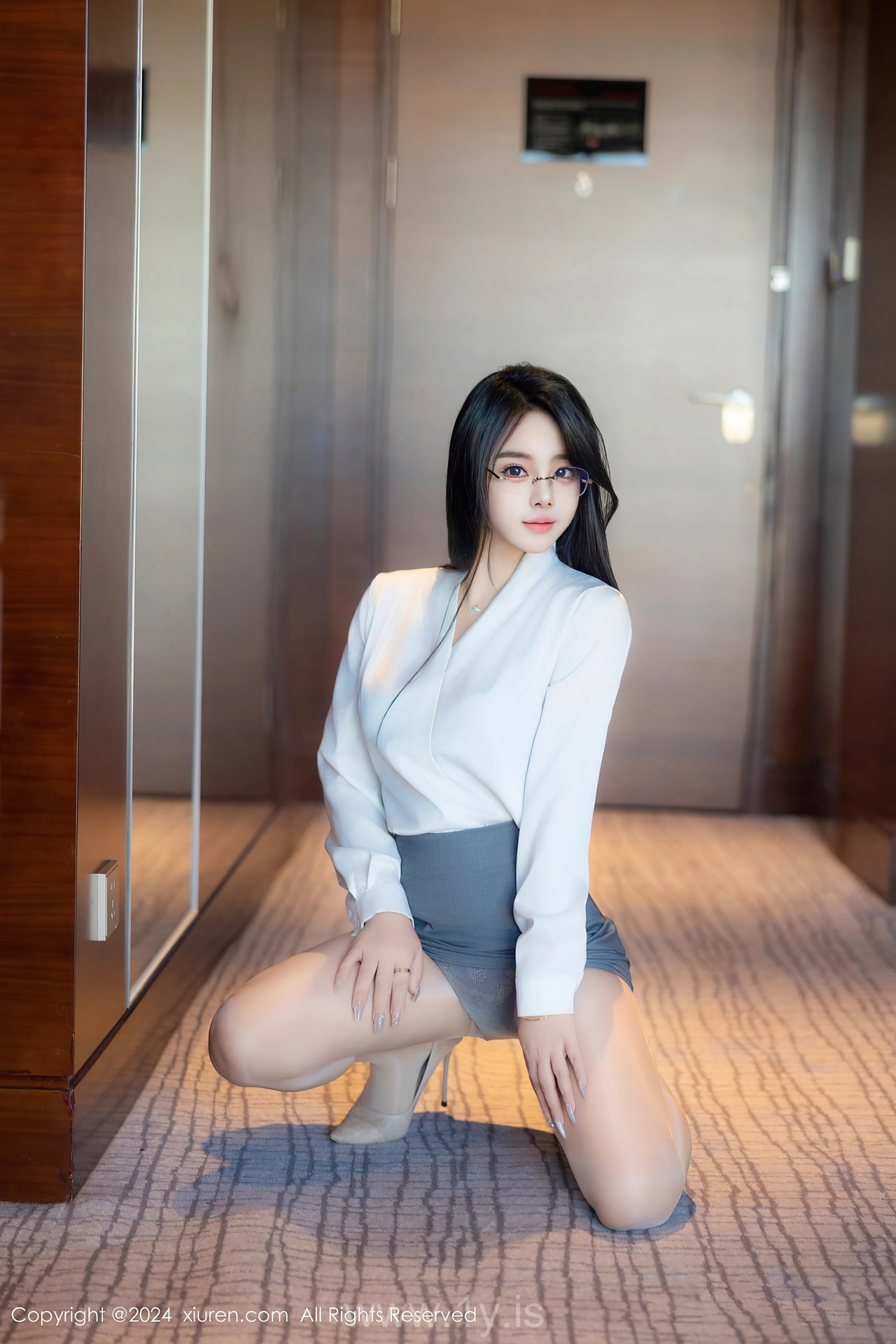 XIUREN(秀人网) No.8989 Ravishing Chinese Enchantress 麦田