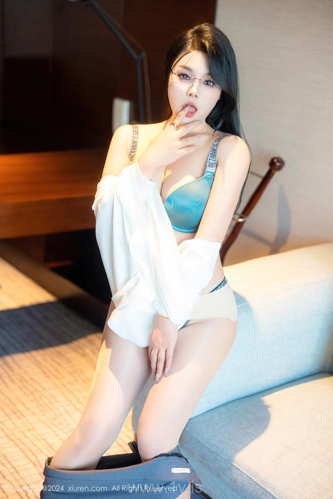 XIUREN(秀人网) No.8989 Ravishing Chinese Enchantress 麦田