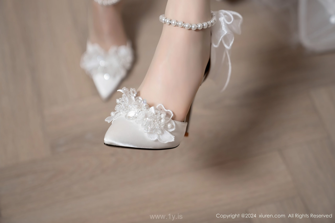 XIUREN(秀人网) No.8998 Sophisticated Asian Angel 利世