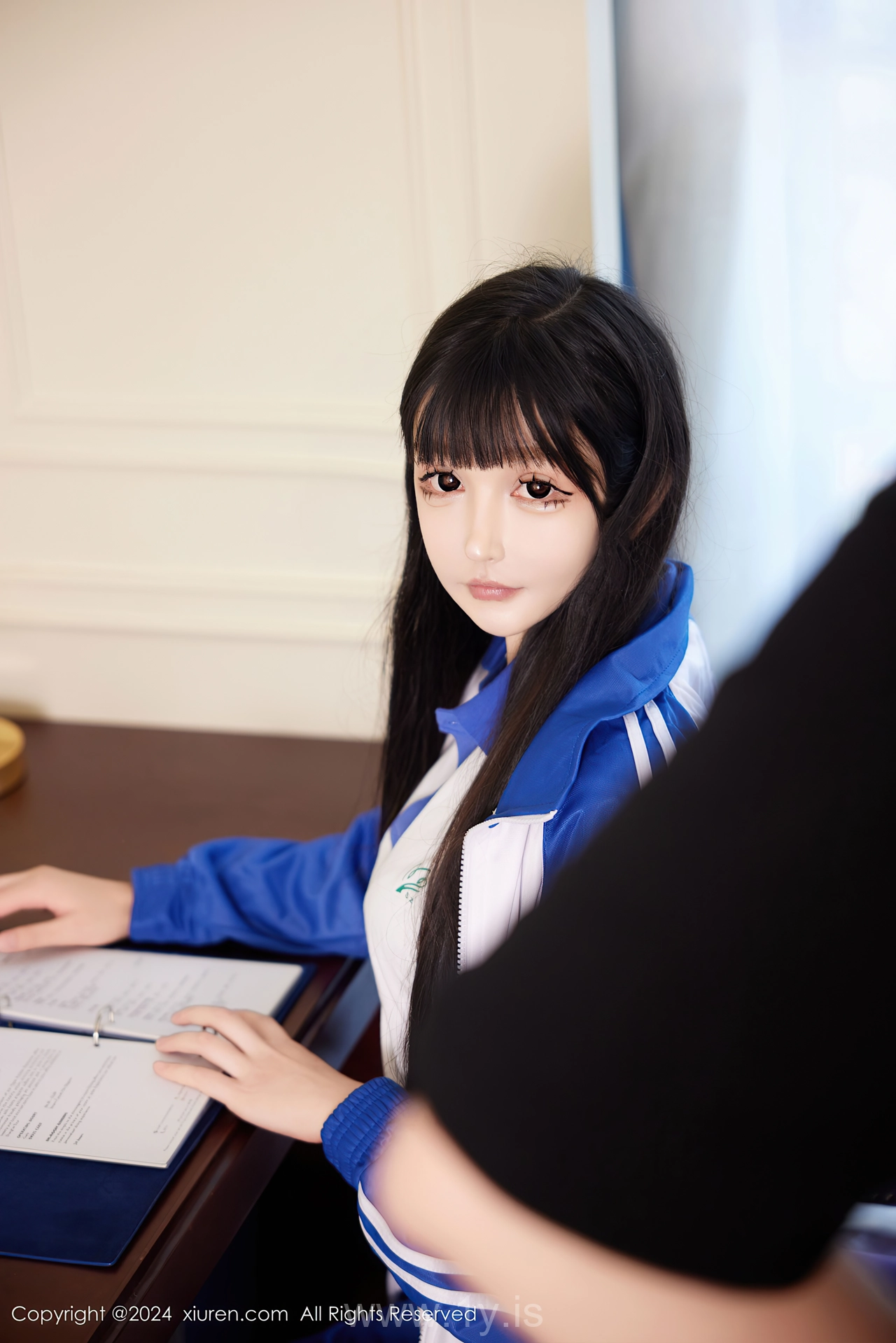 XIUREN(秀人网) No.9000 Charming & Slim Chinese Femme fatale 智恩baby