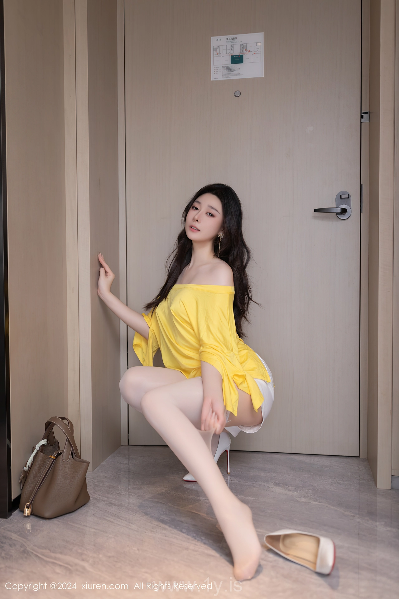 XIUREN(秀人网) No.9019 Delicate Chinese Jewel 小逗逗