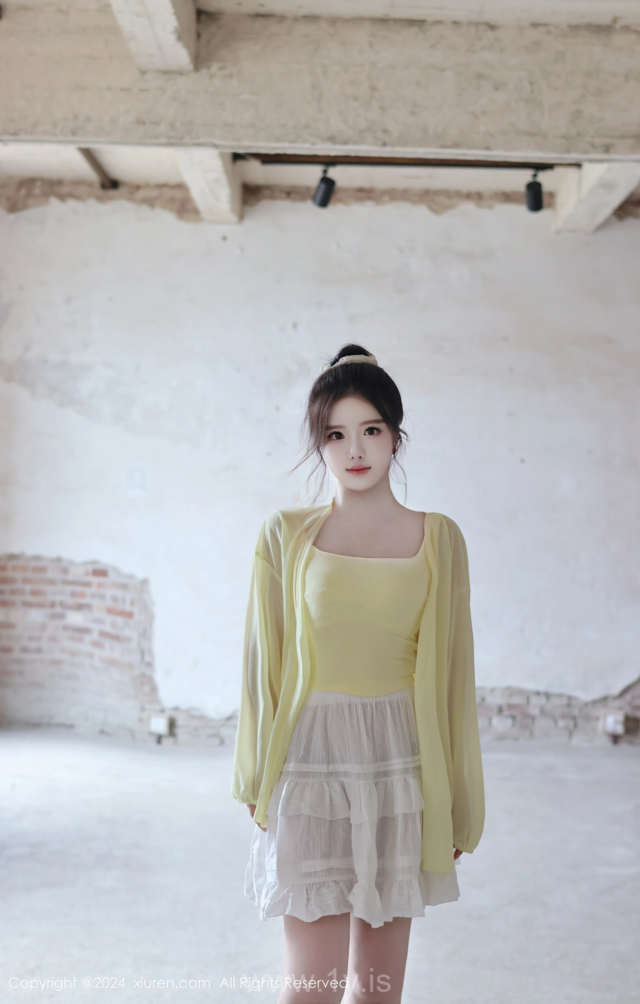 XIUREN(秀人网) No.9024 Refined Chinese Cougar 小薯条nienie