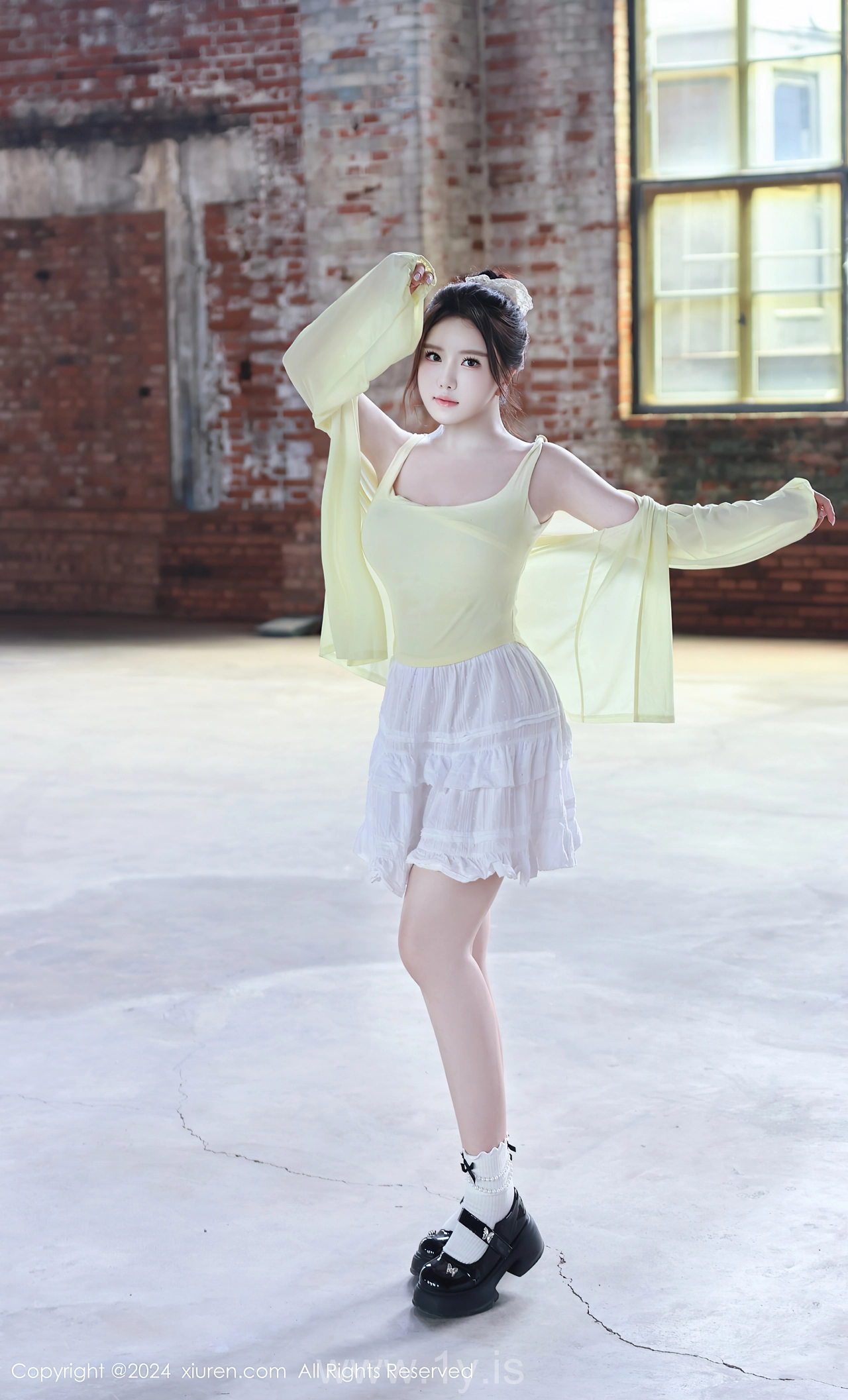 XIUREN(秀人网) No.9024 Refined Chinese Cougar 小薯条nienie