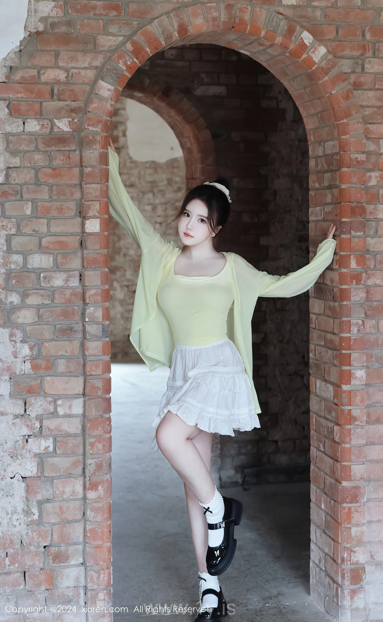 XIUREN(秀人网) No.9024 Refined Chinese Cougar 小薯条nienie