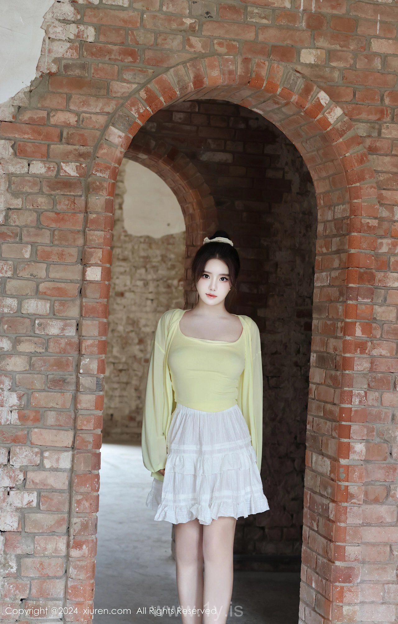 XIUREN(秀人网) No.9024 Refined Chinese Cougar 小薯条nienie