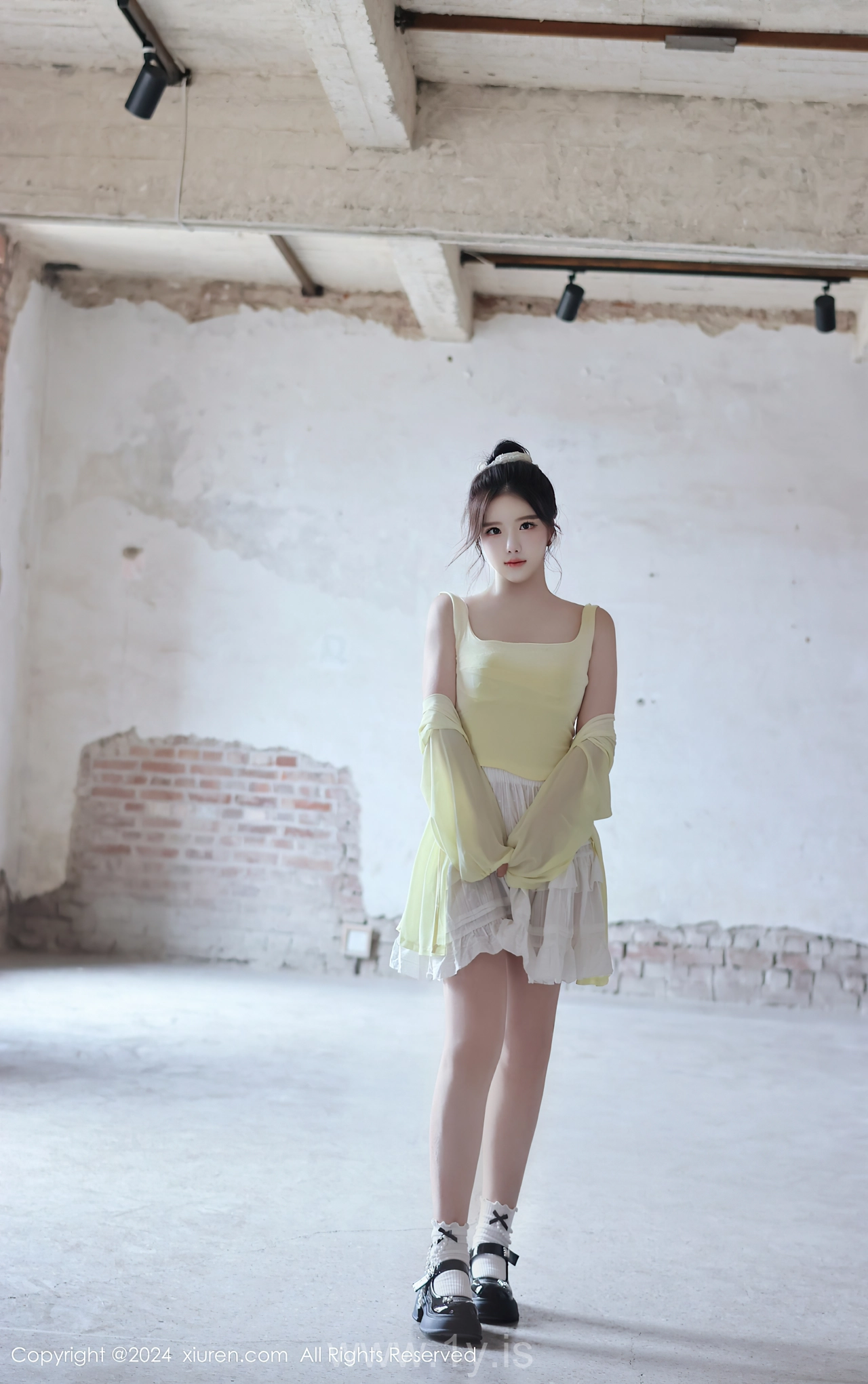 XIUREN(秀人网) No.9024 Refined Chinese Cougar 小薯条nienie