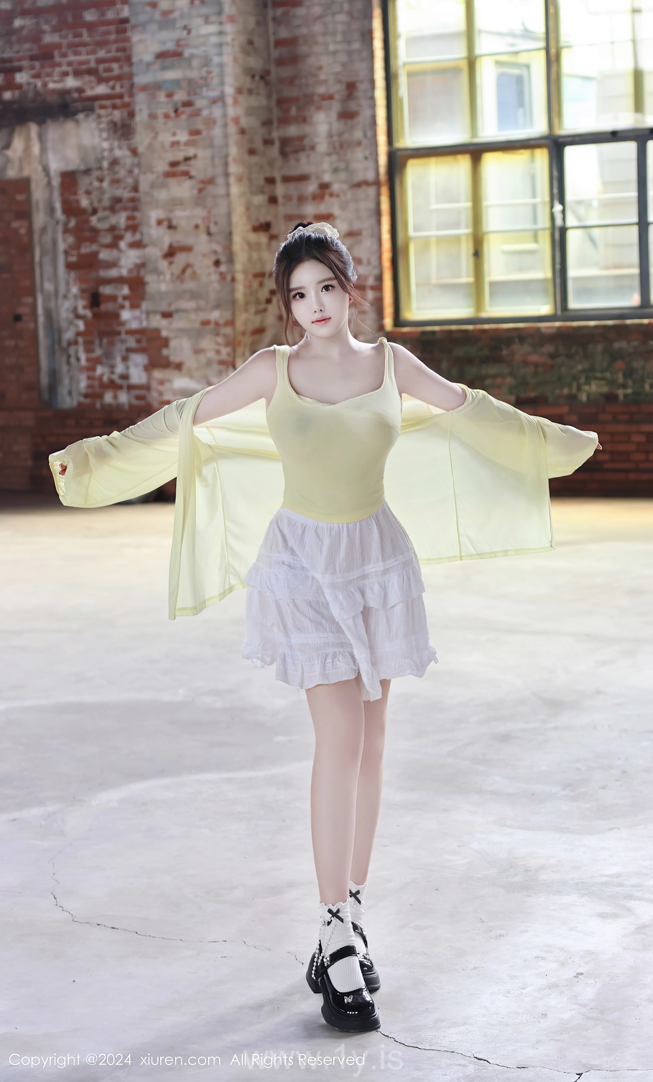 XIUREN(秀人网) No.9024 Refined Chinese Cougar 小薯条nienie