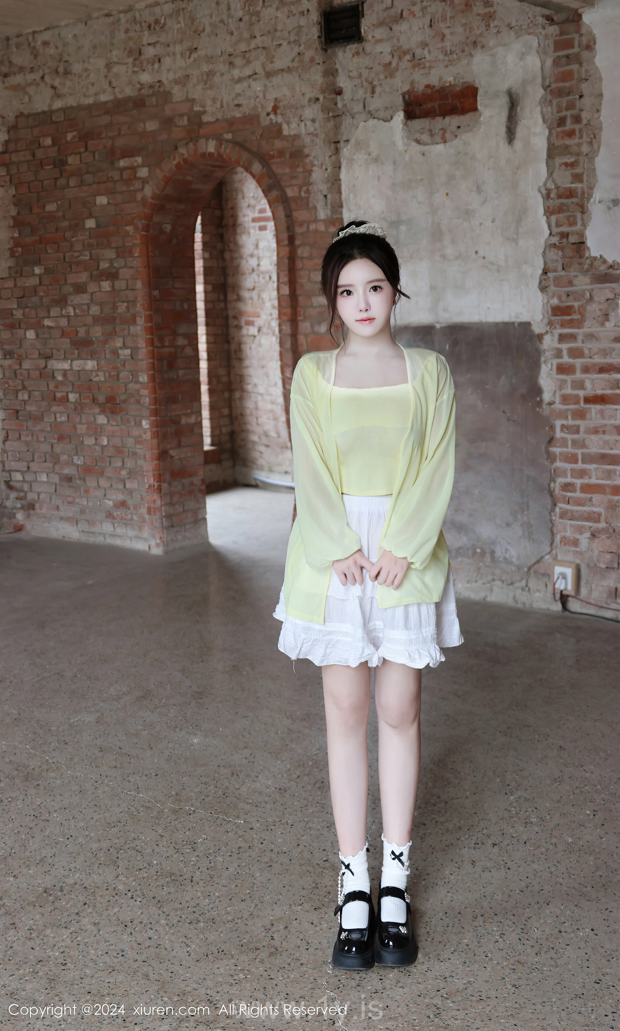 XIUREN(秀人网) No.9024 Refined Chinese Cougar 小薯条nienie