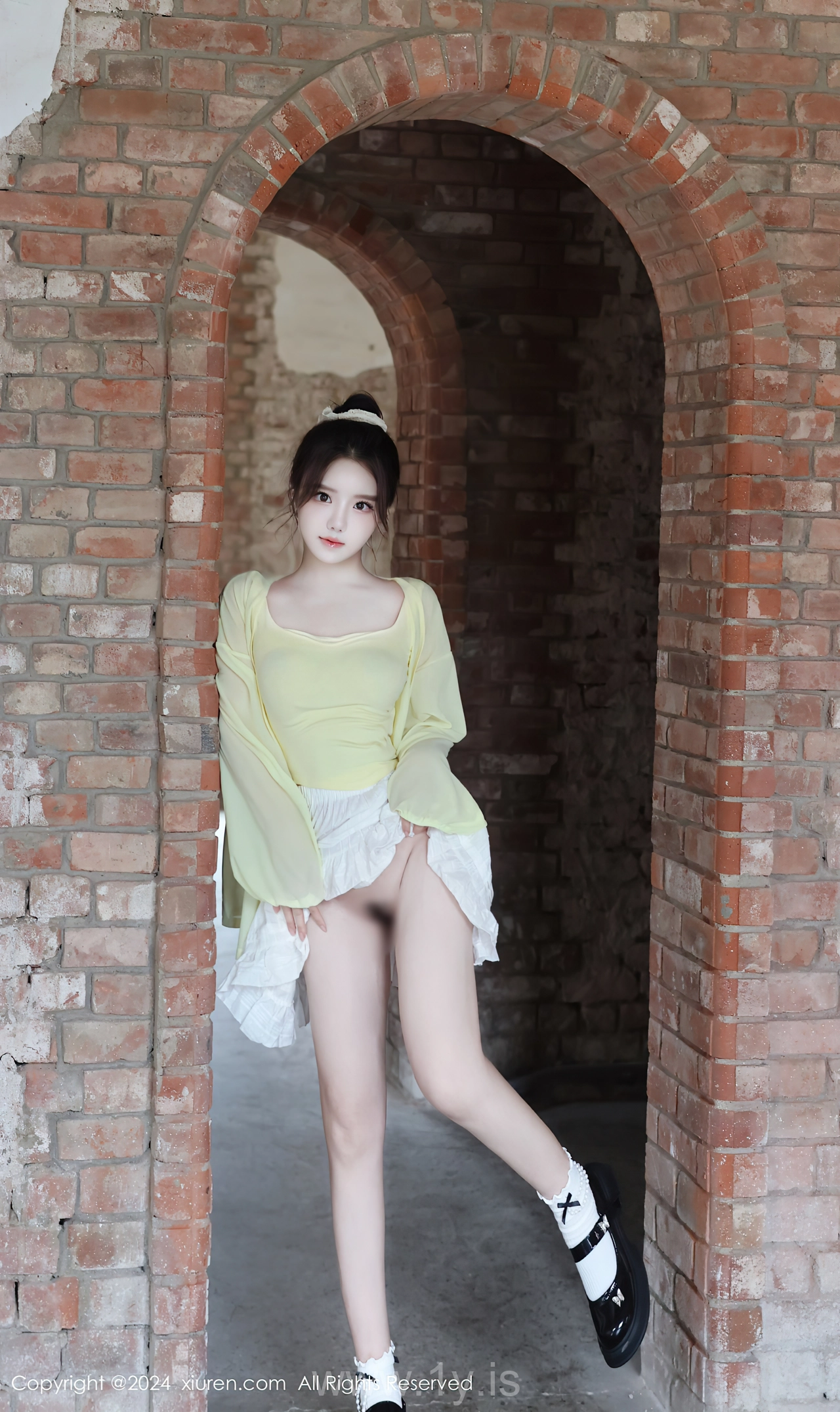 XIUREN(秀人网) No.9024 Refined Chinese Cougar 小薯条nienie