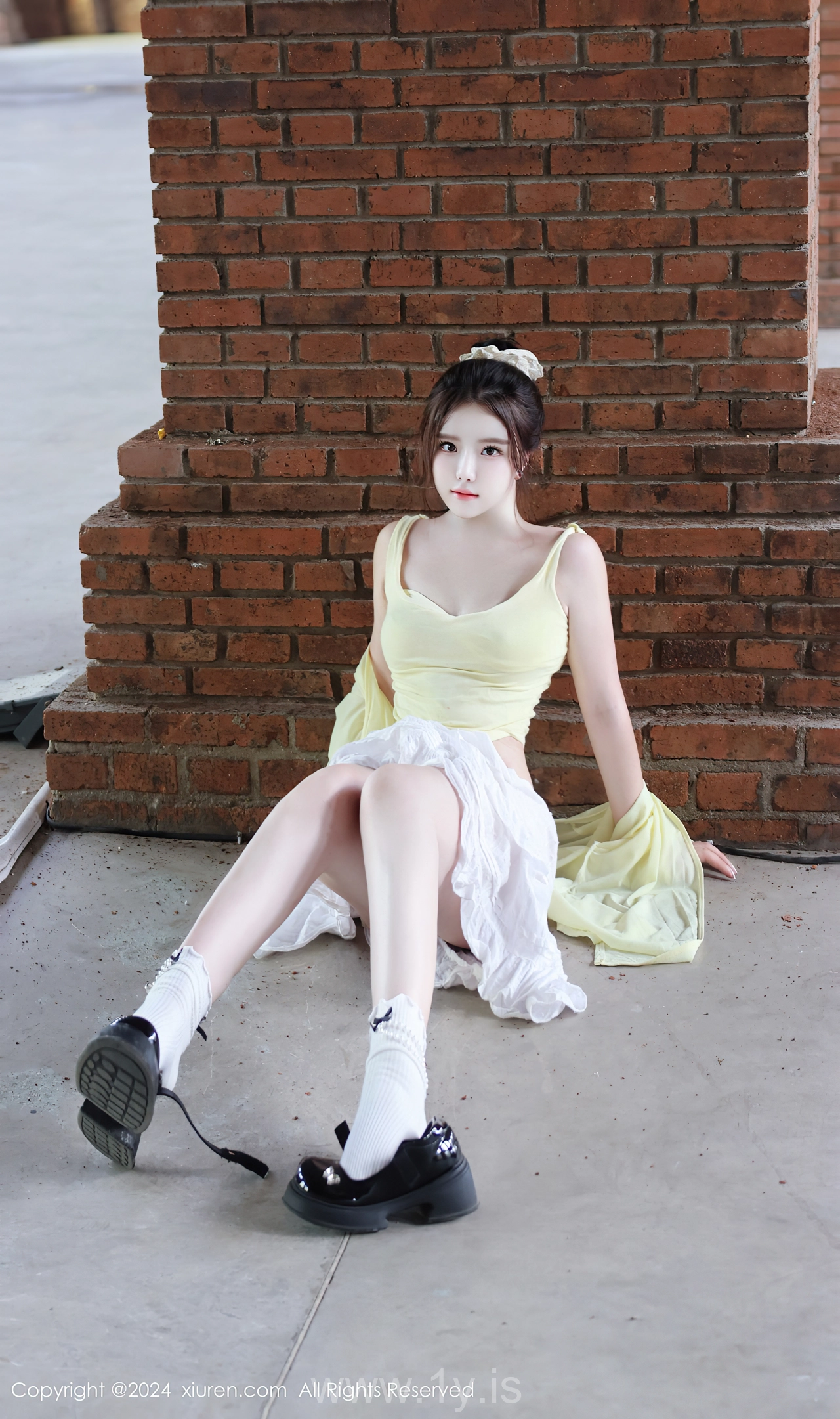 XIUREN(秀人网) No.9024 Refined Chinese Cougar 小薯条nienie