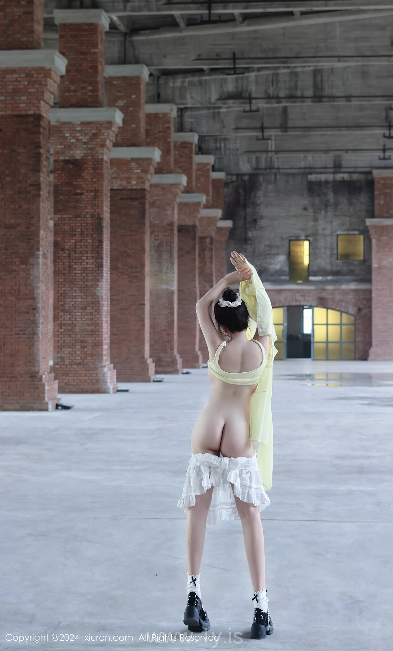 XIUREN(秀人网) No.9024 Refined Chinese Cougar 小薯条nienie