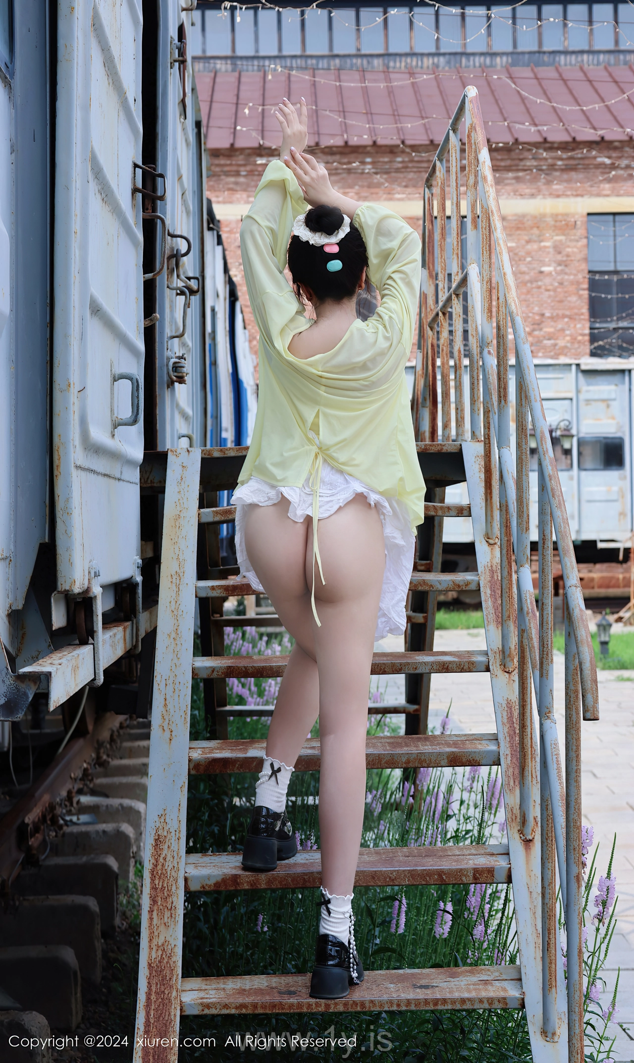 XIUREN(秀人网) No.9024 Refined Chinese Cougar 小薯条nienie