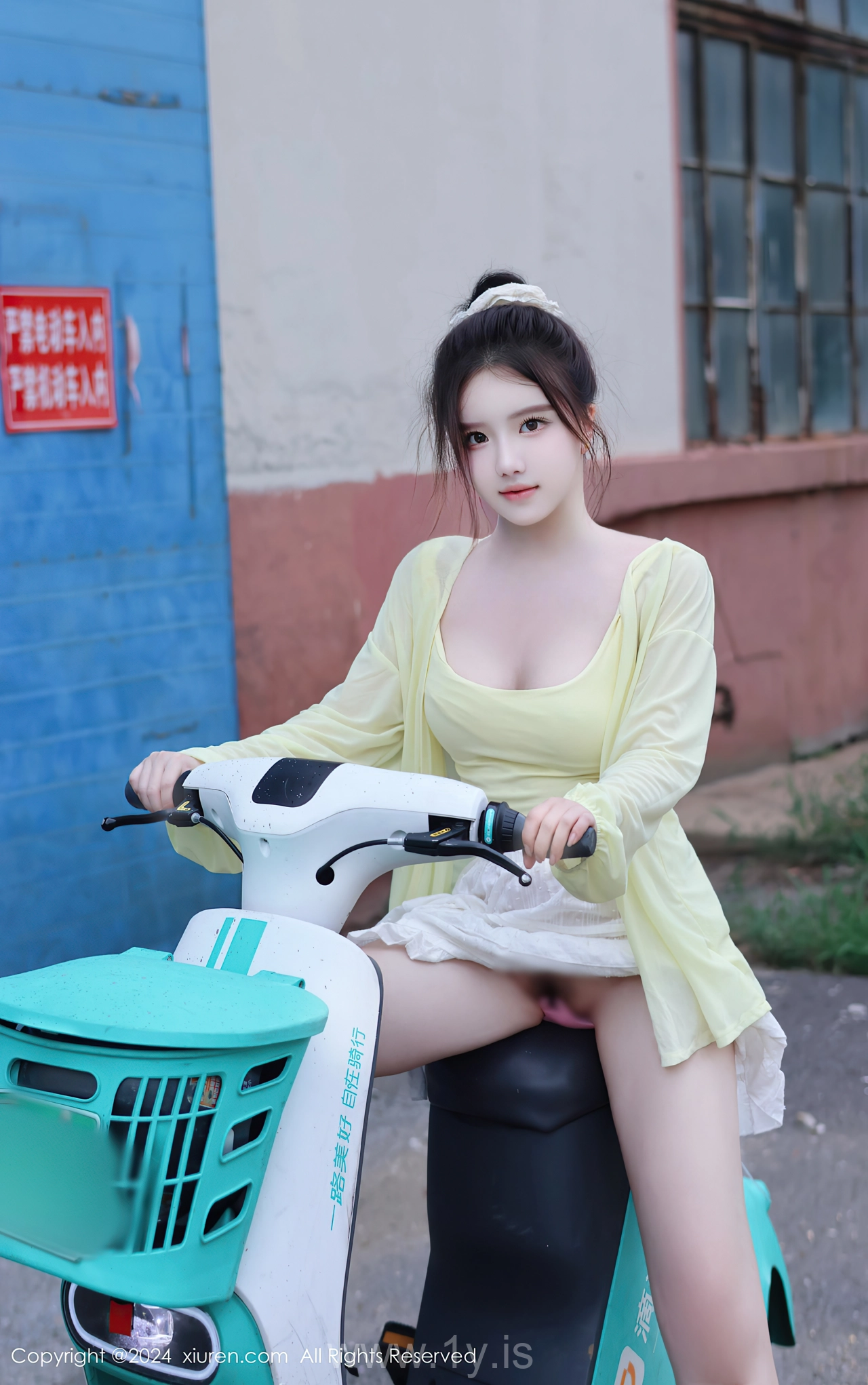 XIUREN(秀人网) No.9024 Refined Chinese Cougar 小薯条nienie