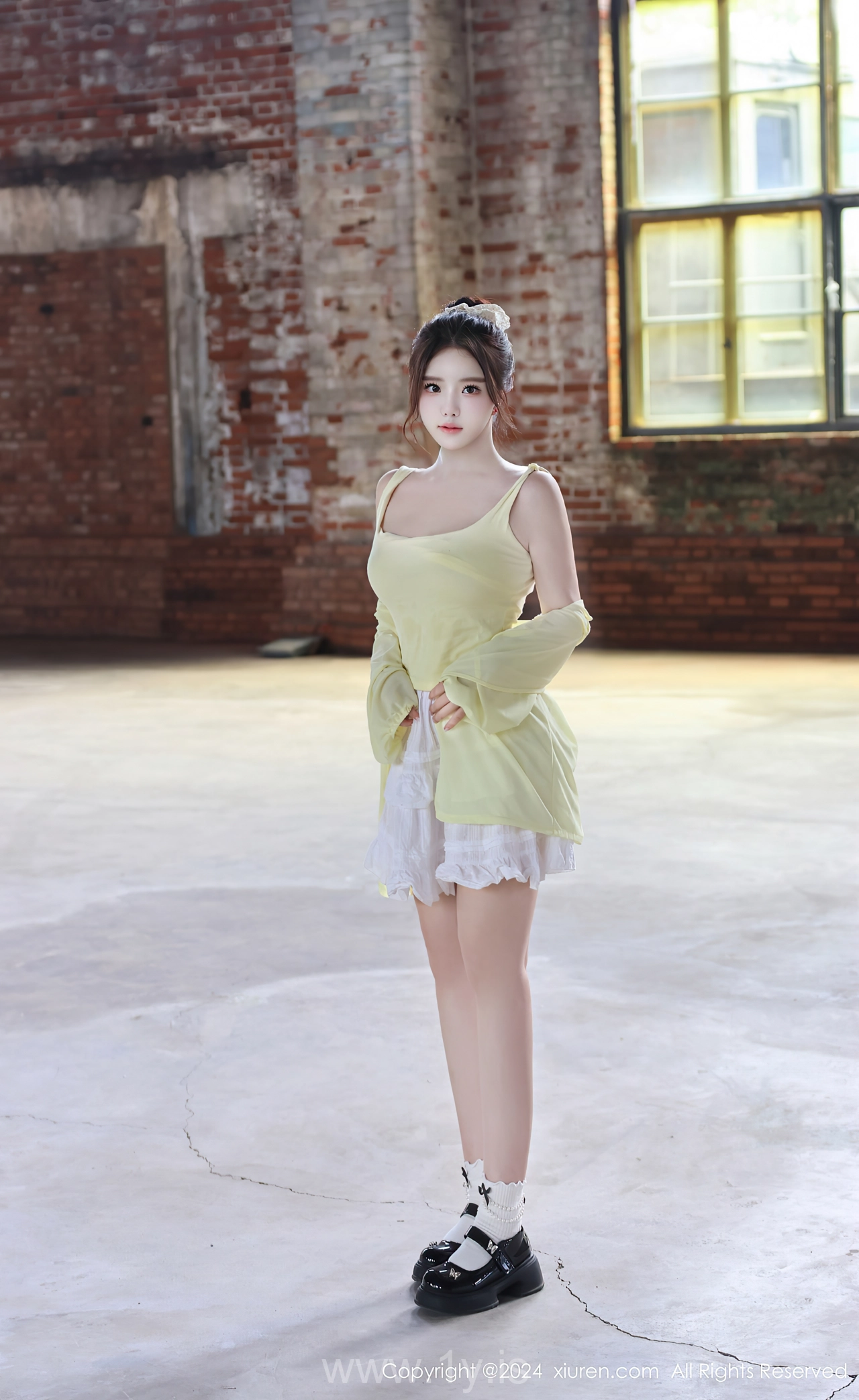 XIUREN(秀人网) No.9024 Refined Chinese Cougar 小薯条nienie