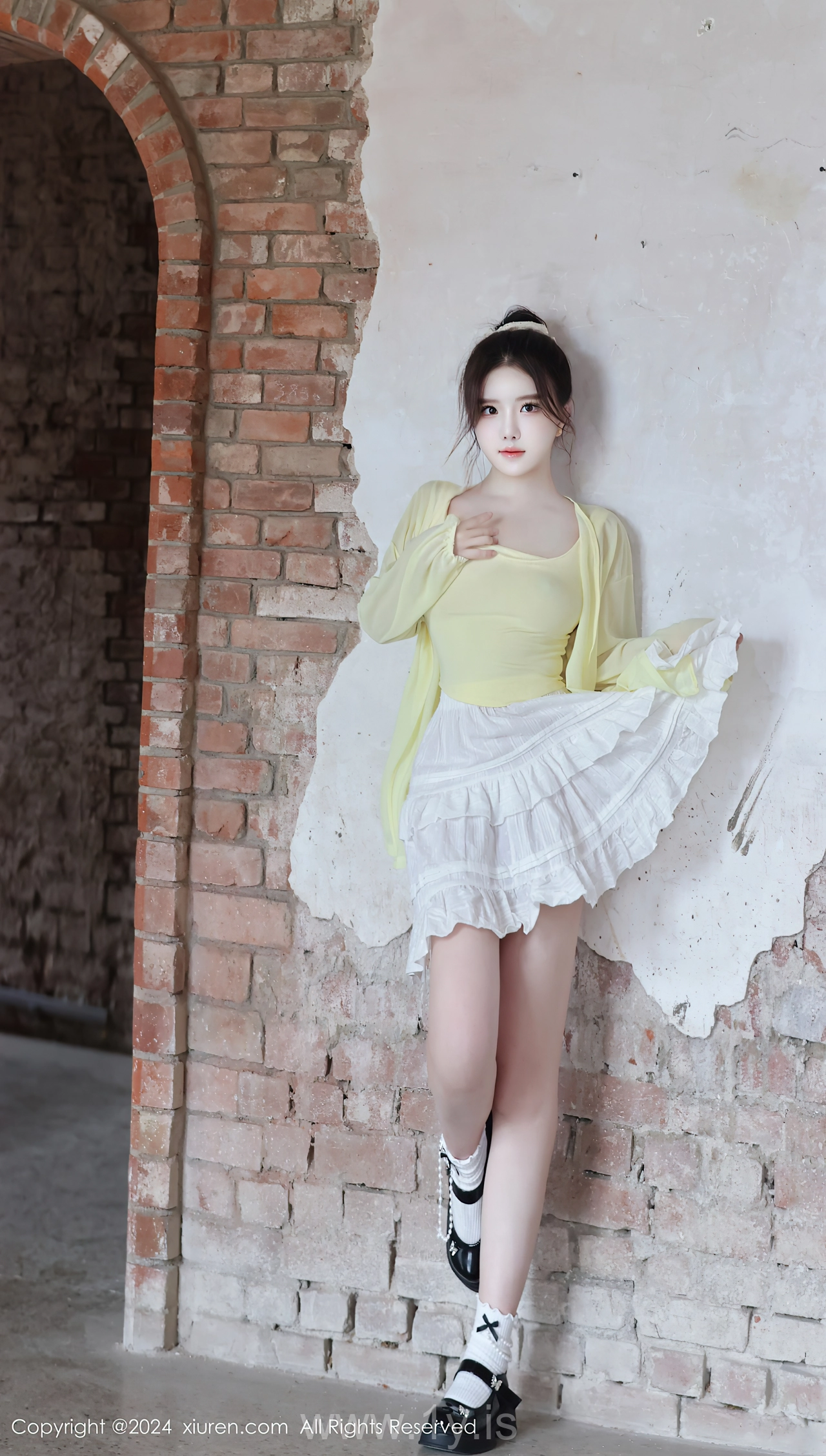 XIUREN(秀人网) No.9024 Refined Chinese Cougar 小薯条nienie