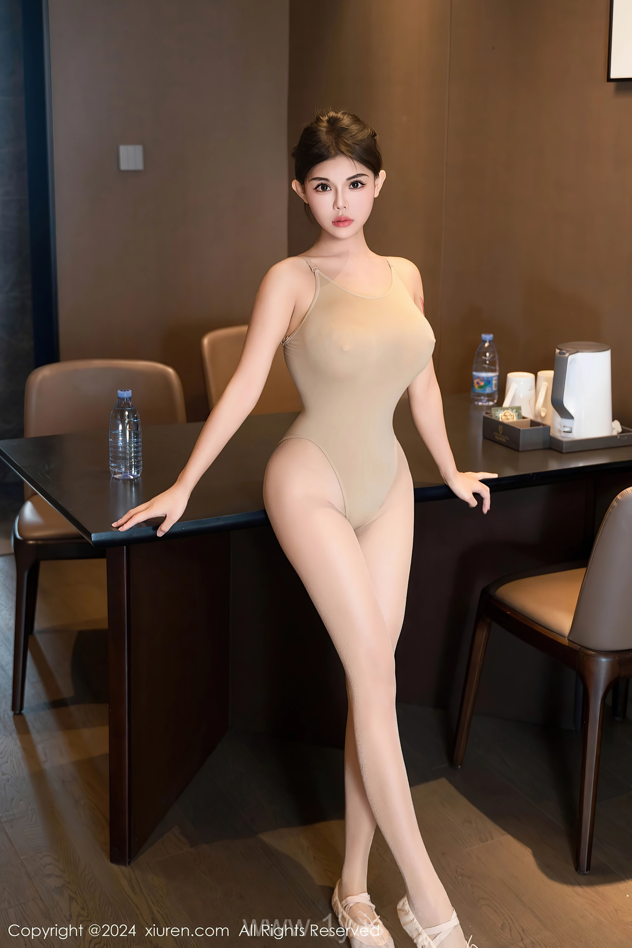 XIUREN(秀人网) No.9033 Extraordinary & Slender Chinese Queen 小童颜