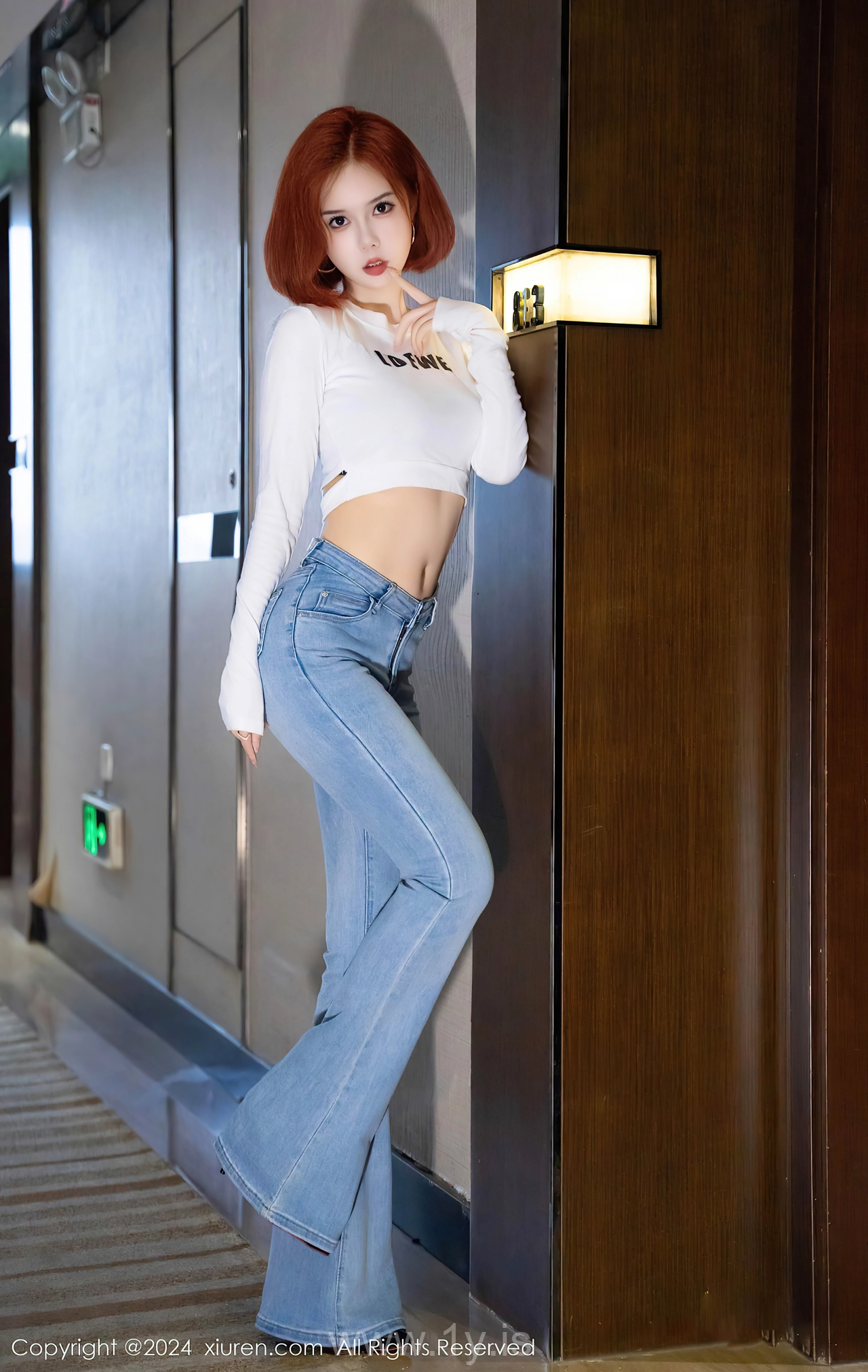 XIUREN(秀人网) No.9050 Voluptuous & Shimmering Chinese Chick 白芷yy