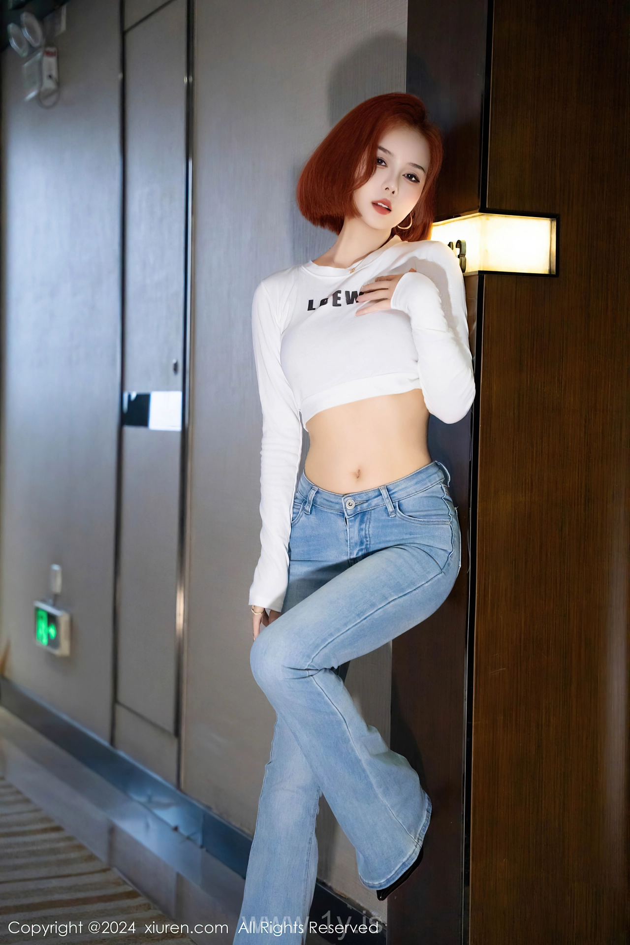 XIUREN(秀人网) No.9050 Voluptuous & Shimmering Chinese Chick 白芷yy