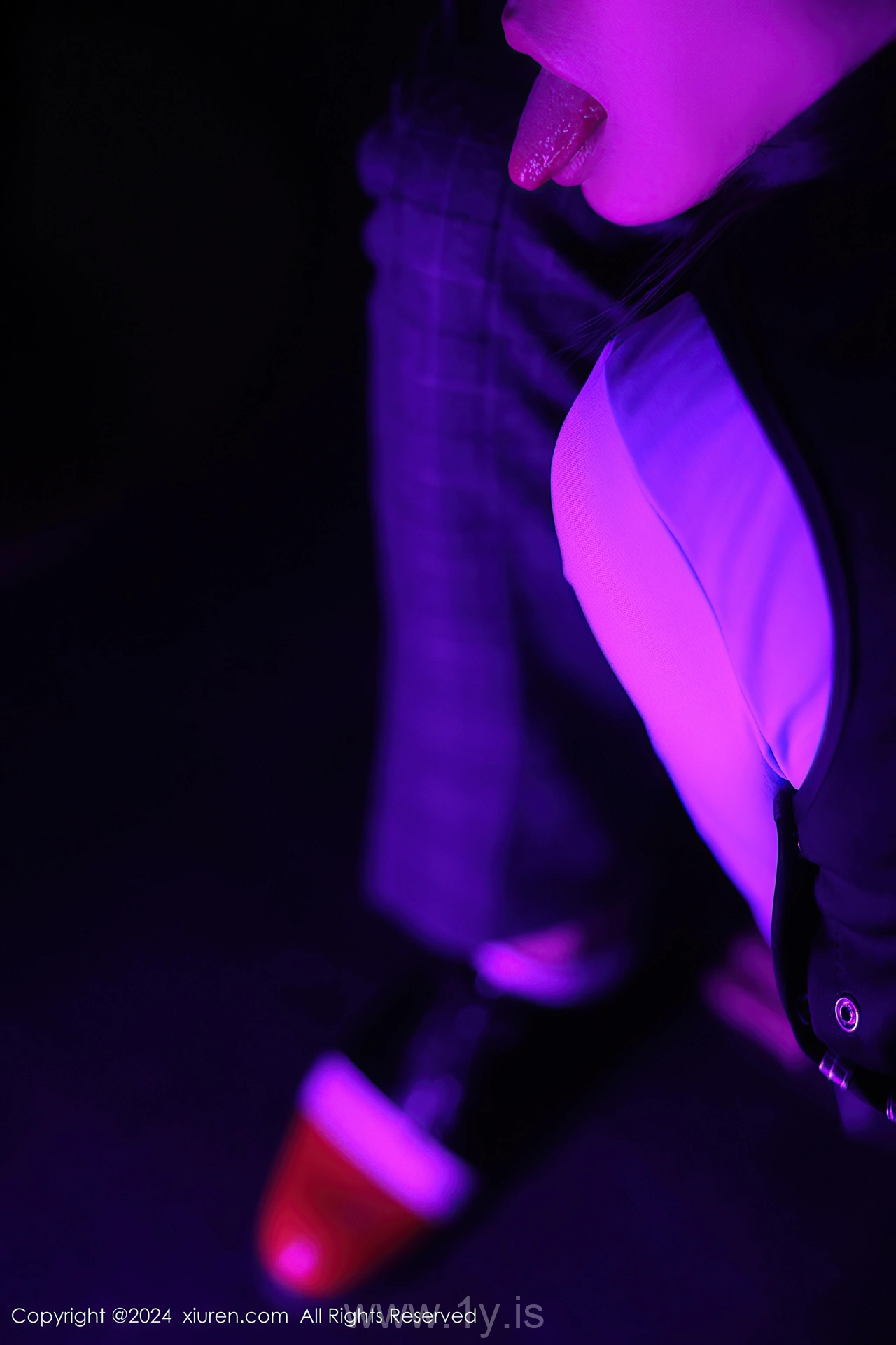 XIUREN(秀人网) No.9071 Enigmatic & Slender Chinese Enigma 麦田