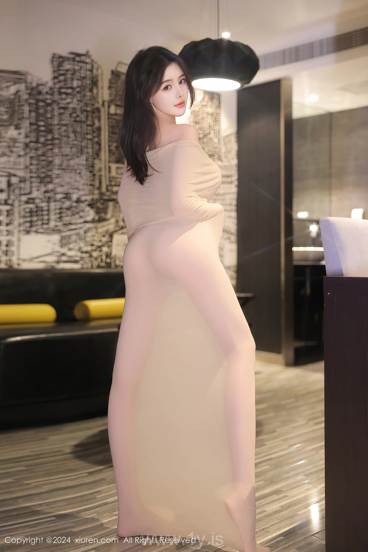 XIUREN(秀人网) No.9073 Slim & Voluptuous Chinese Teen 袁圆