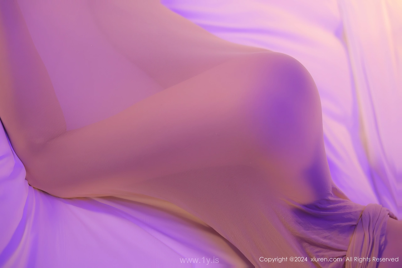 XIUREN(秀人网) No.9073 Slim & Voluptuous Chinese Teen 袁圆