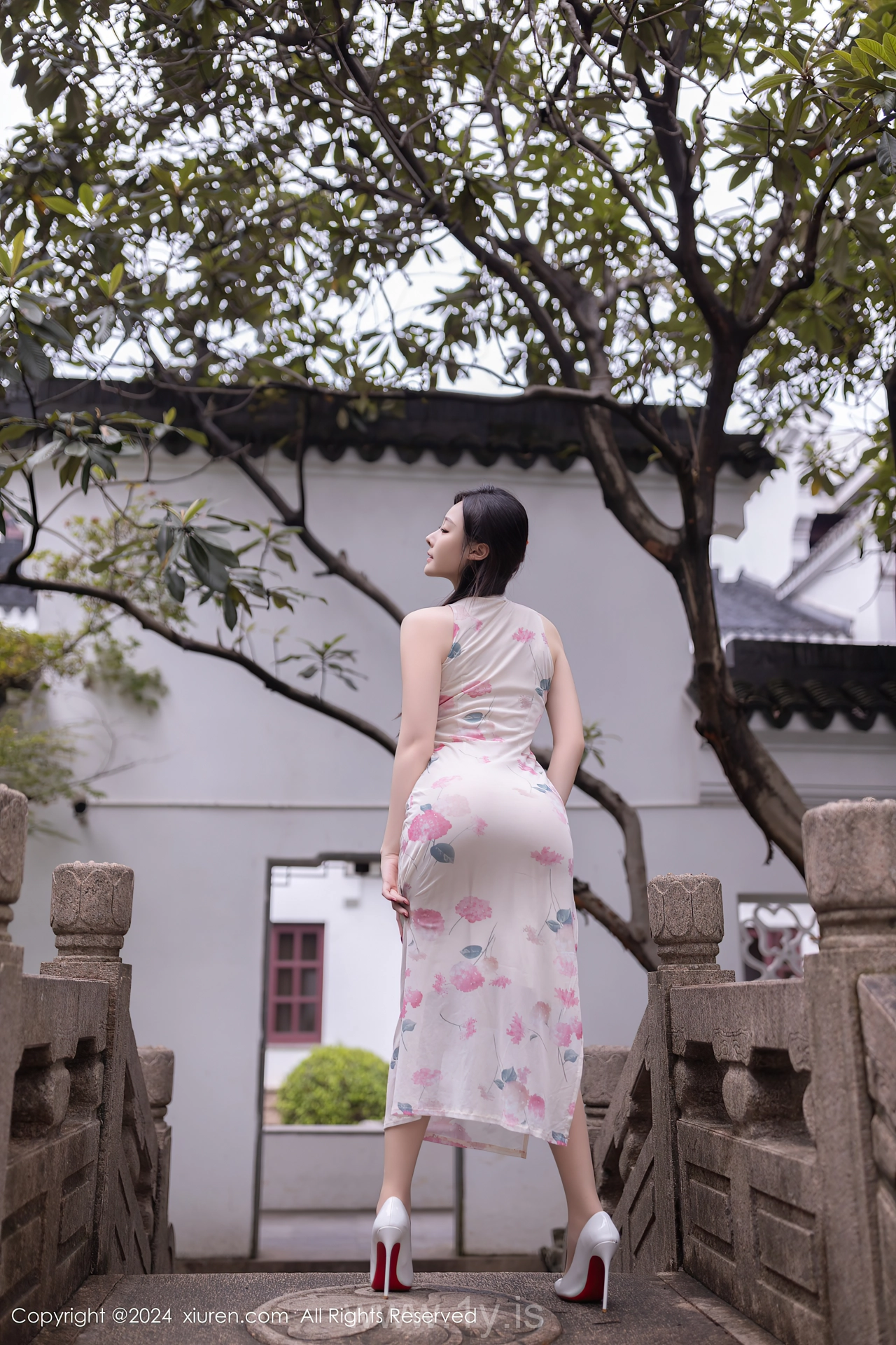 XIUREN(秀人网) No.9087 Seductive & Graceful Chinese Belle 小逗逗