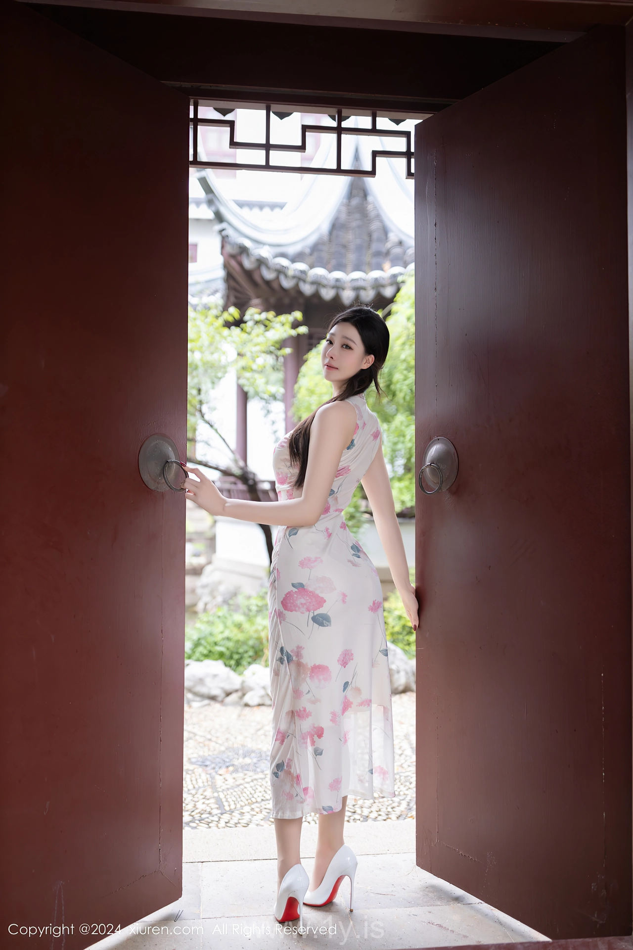 XIUREN(秀人网) No.9087 Seductive & Graceful Chinese Belle 小逗逗